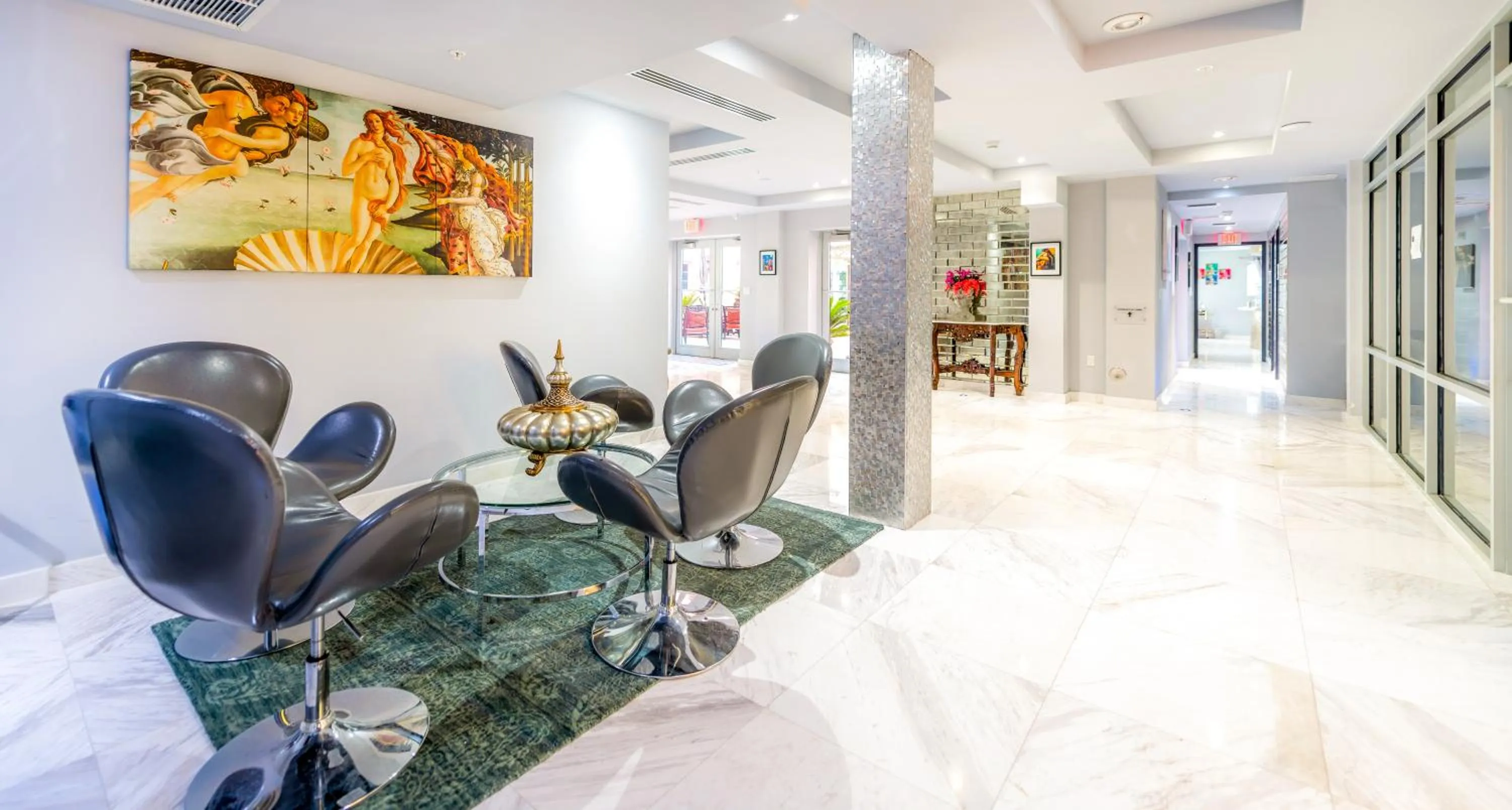 Lounge or bar in Secret Garden Miami Beach