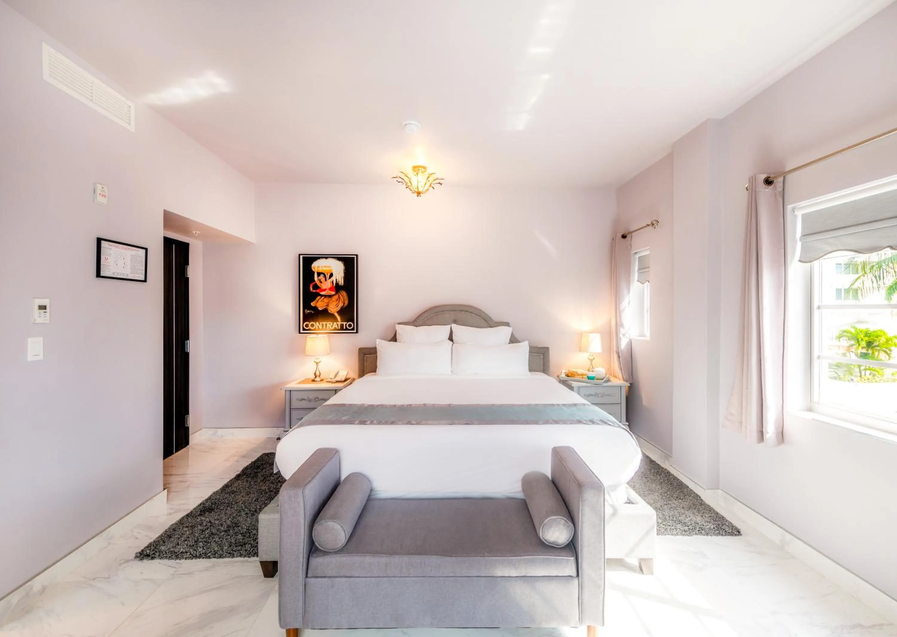 Photo of the whole room, Bed in Secret Garden Miami Beach