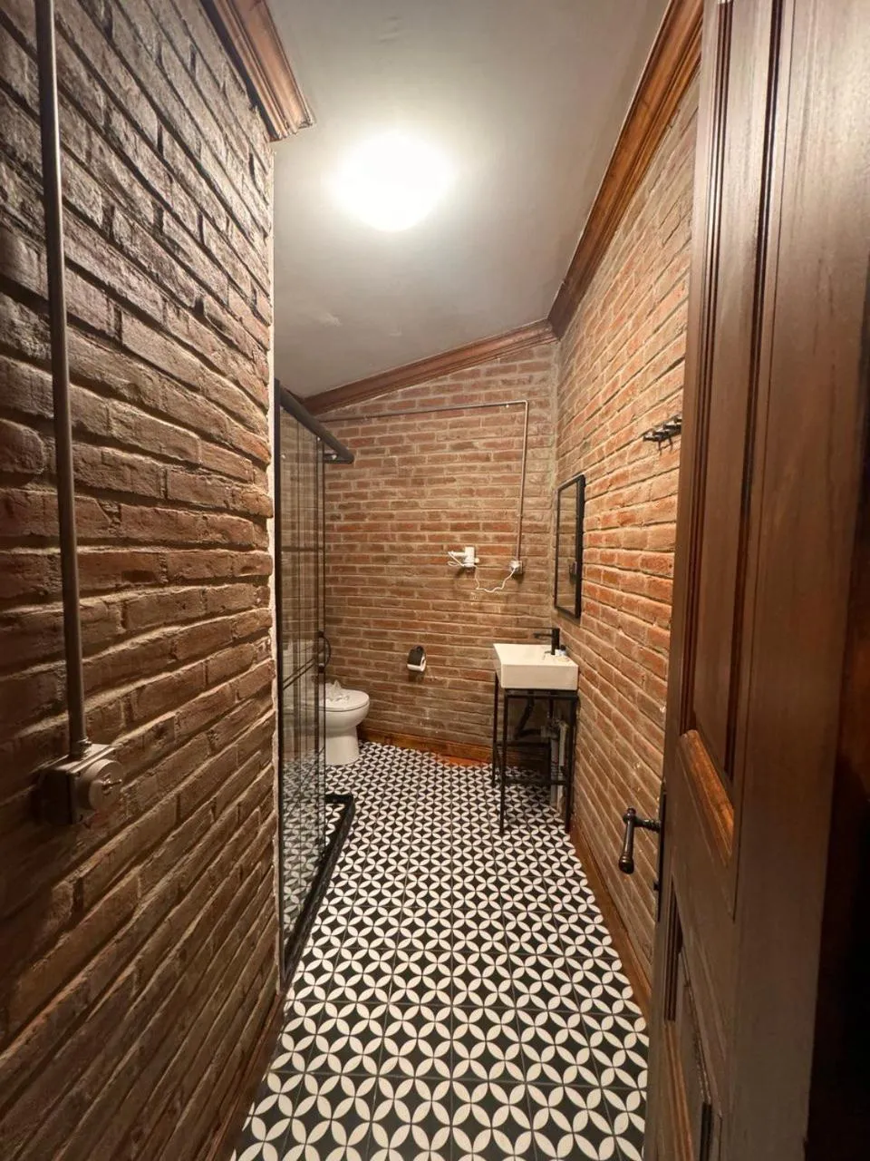 Shower in Gen Suites Cibali