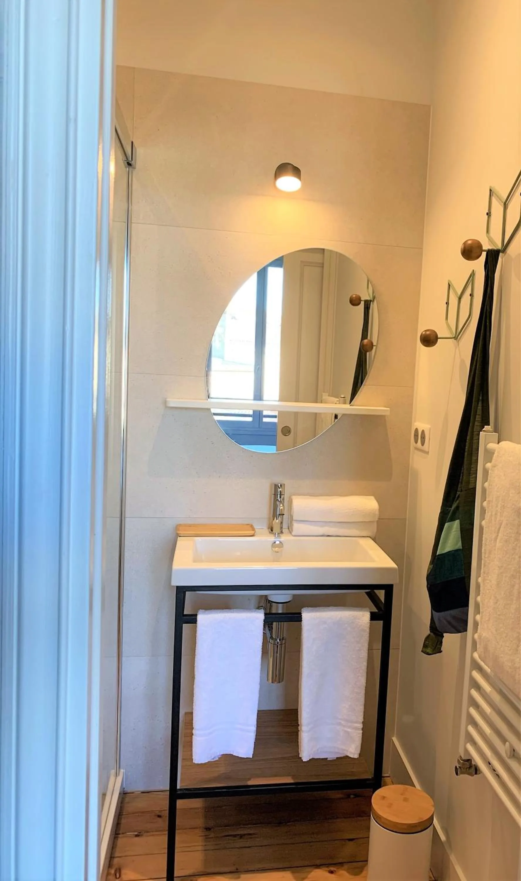 Shower in Maison Manège Bordeaux Centre