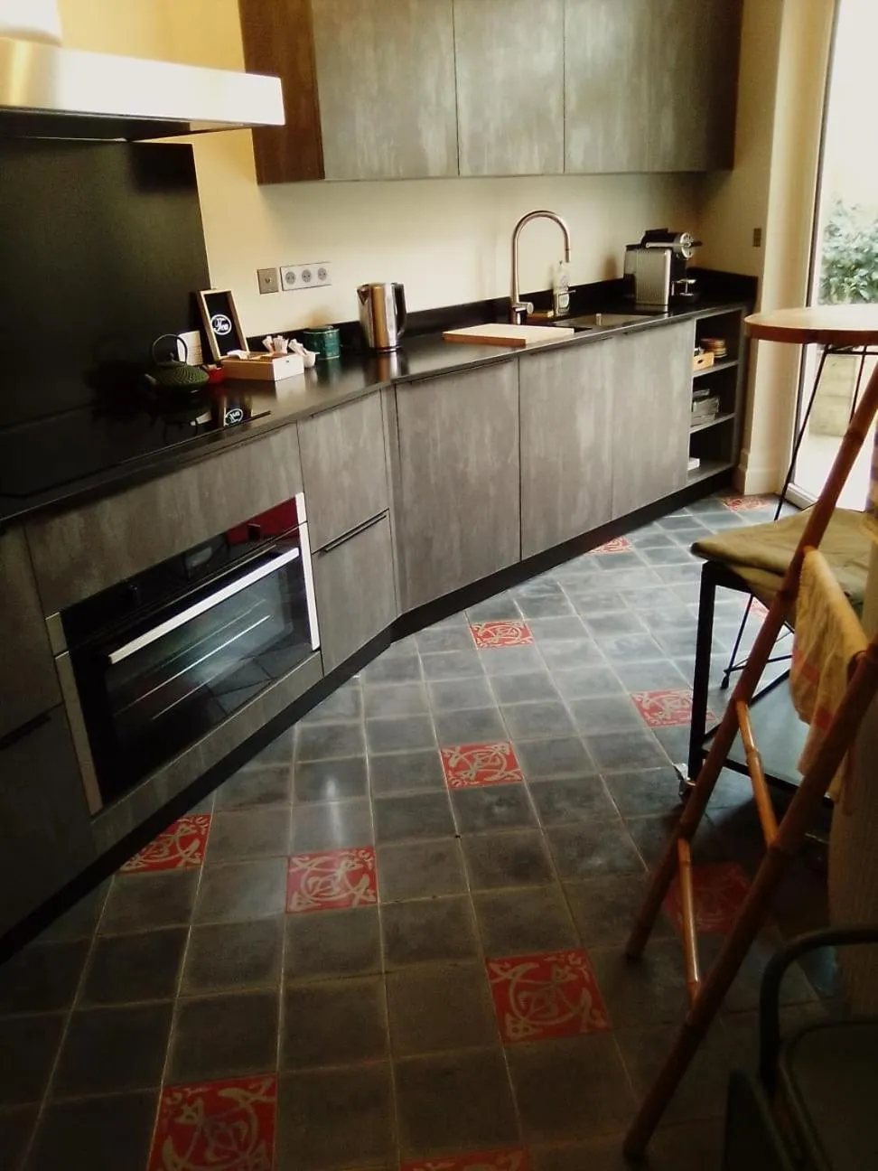 Communal kitchen in Maison Manège Bordeaux Centre