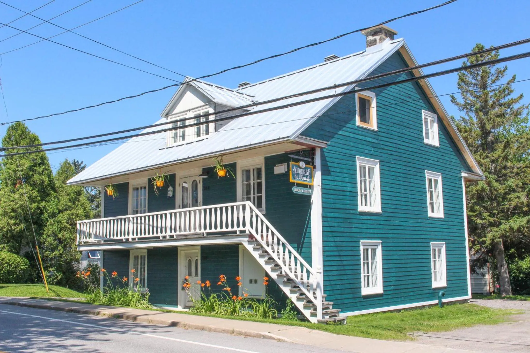 Property building in Auberge de l'Ouest