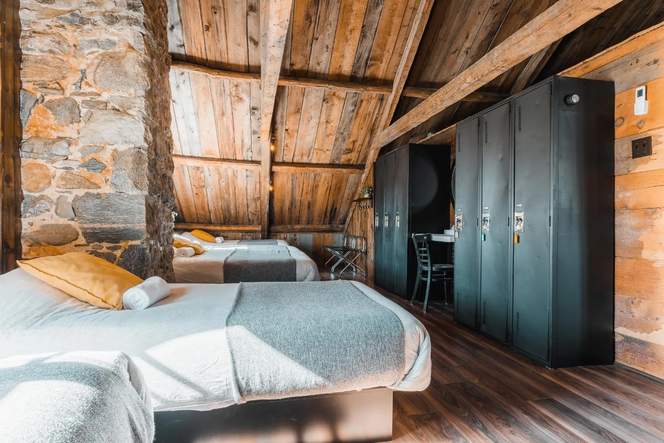 Photo of the whole room, Bed in Auberge de l'Ouest