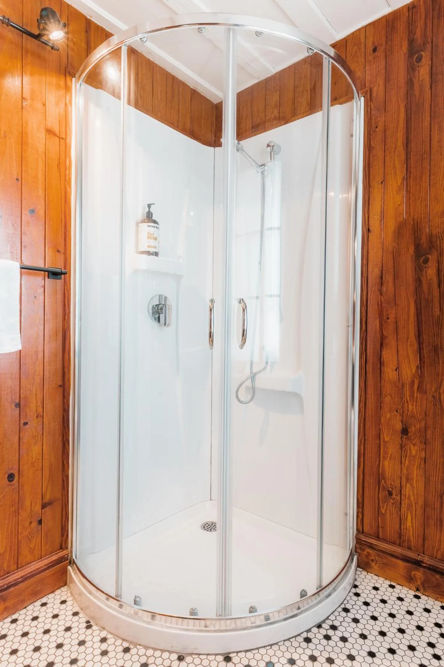 Shower in Auberge de l'Ouest