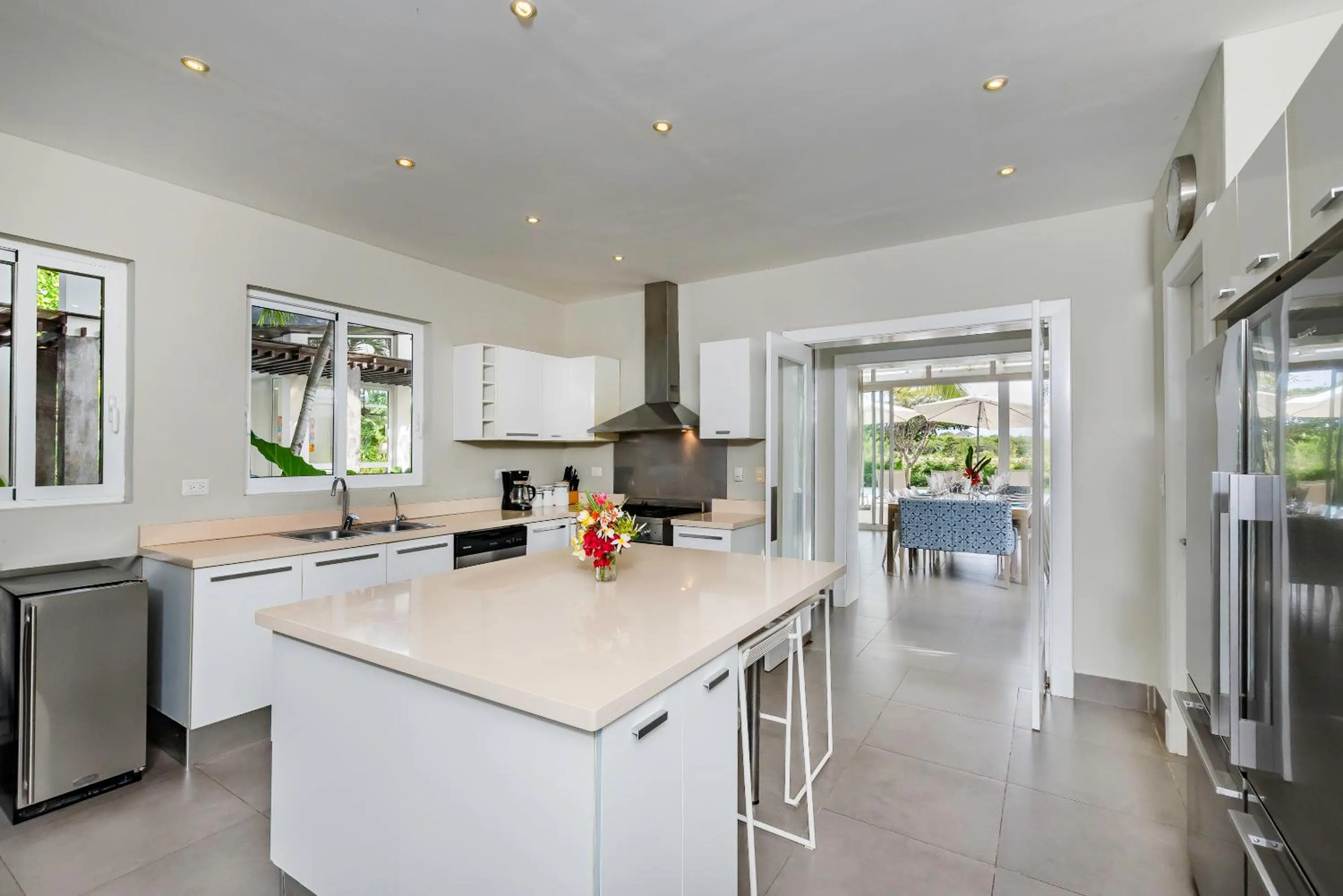 Kitchen or kitchenette in Unbelievable Villa with Pool - Perfect Family Vacay