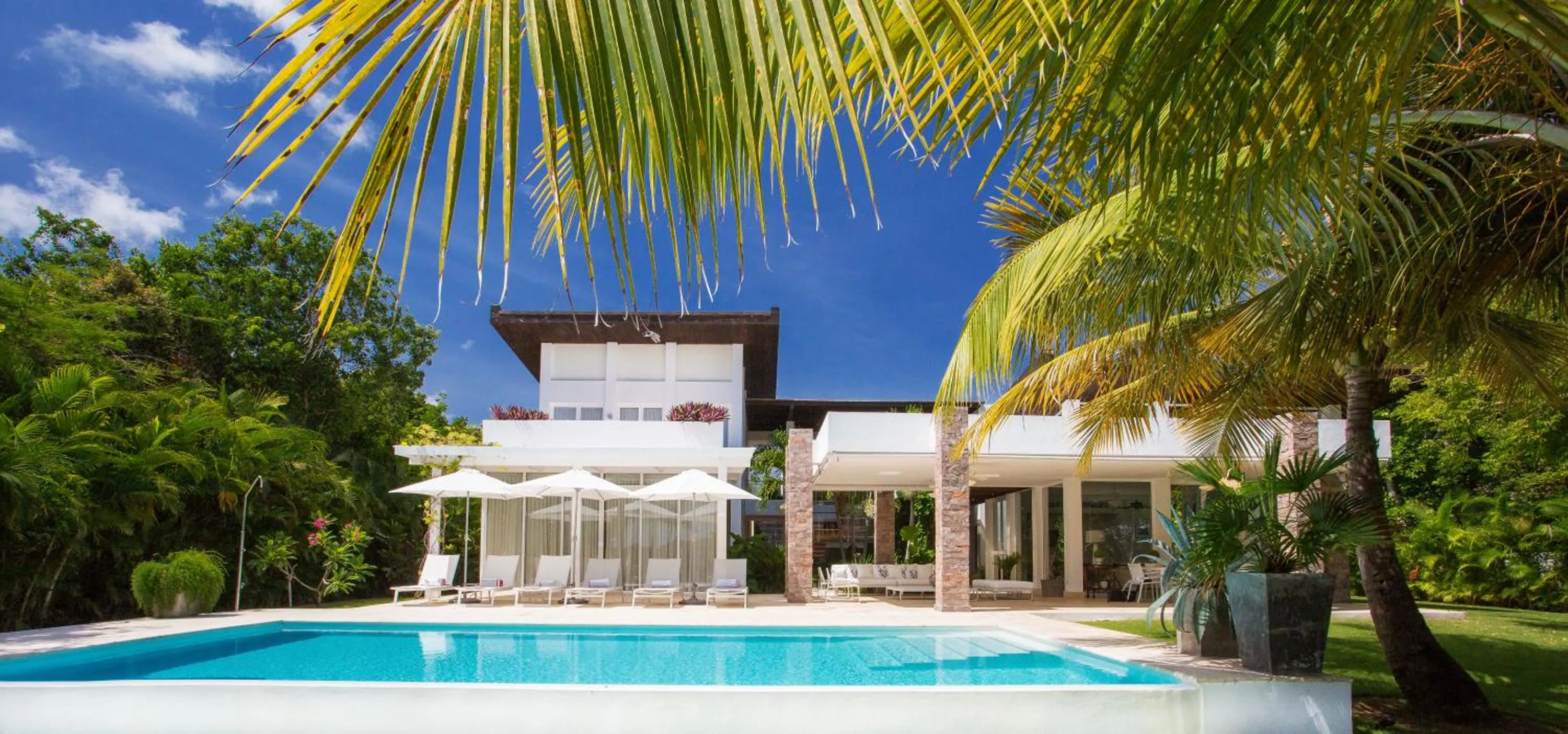 Property building in Unbelievable Villa with Pool - Perfect Family Vacay