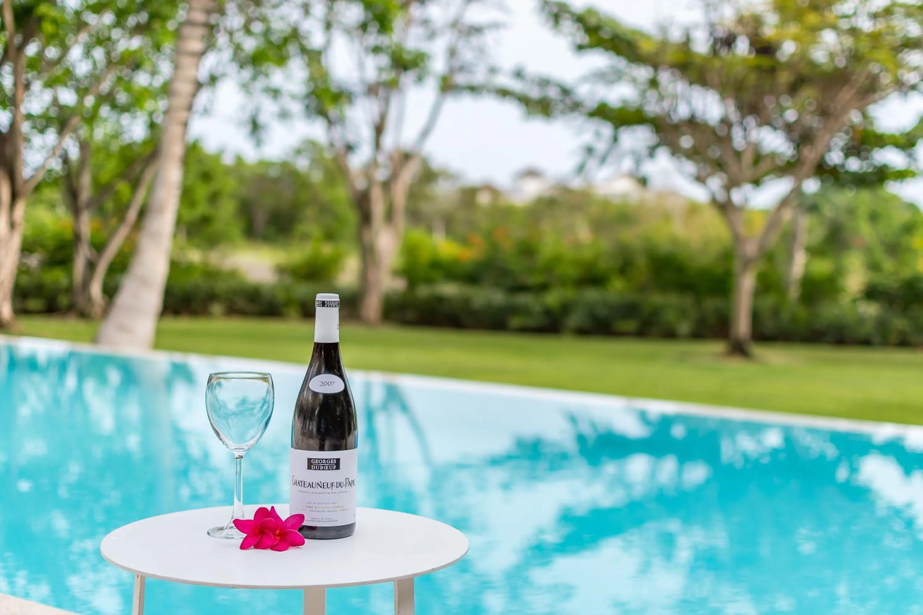 Restaurant/places to eat in Unbelievable Villa with Pool - Perfect Family Vacay