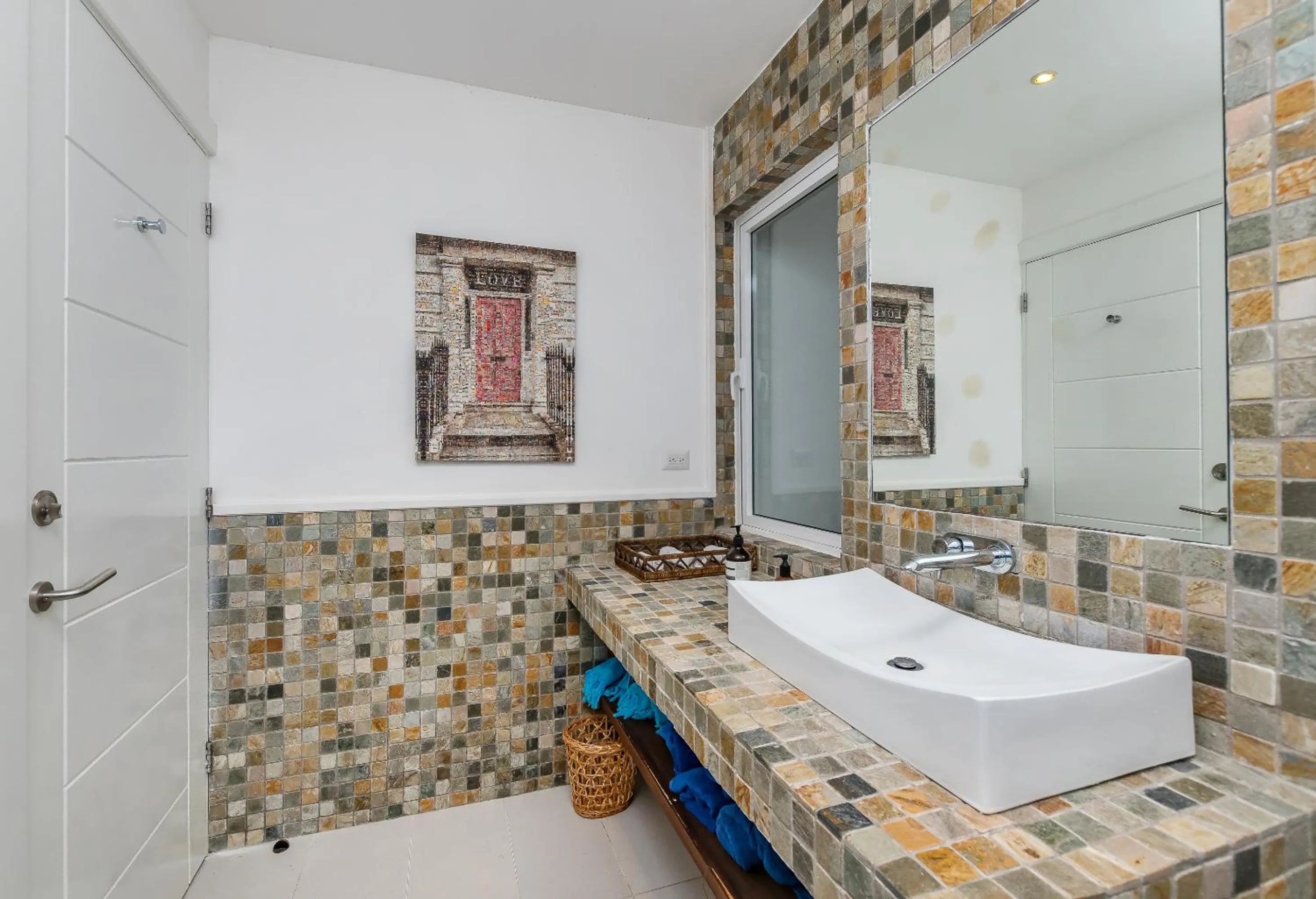 Shower in Unbelievable Villa with Pool - Perfect Family Vacay