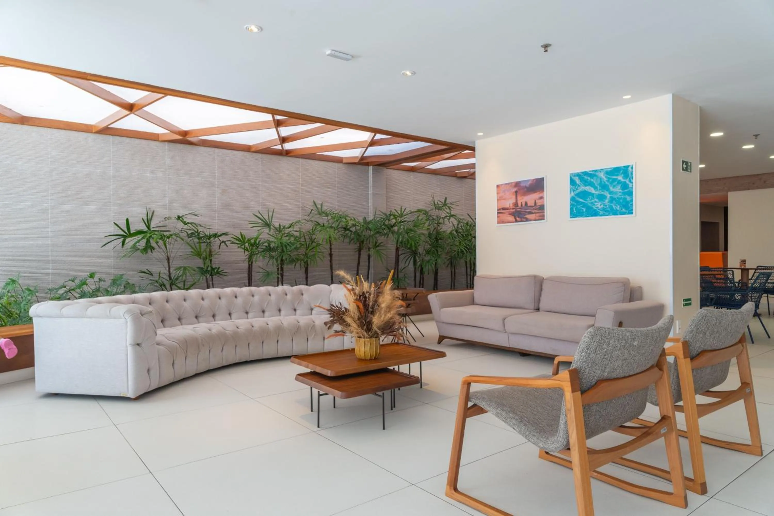 Living room in Verano Pajuçara by Tropicalis