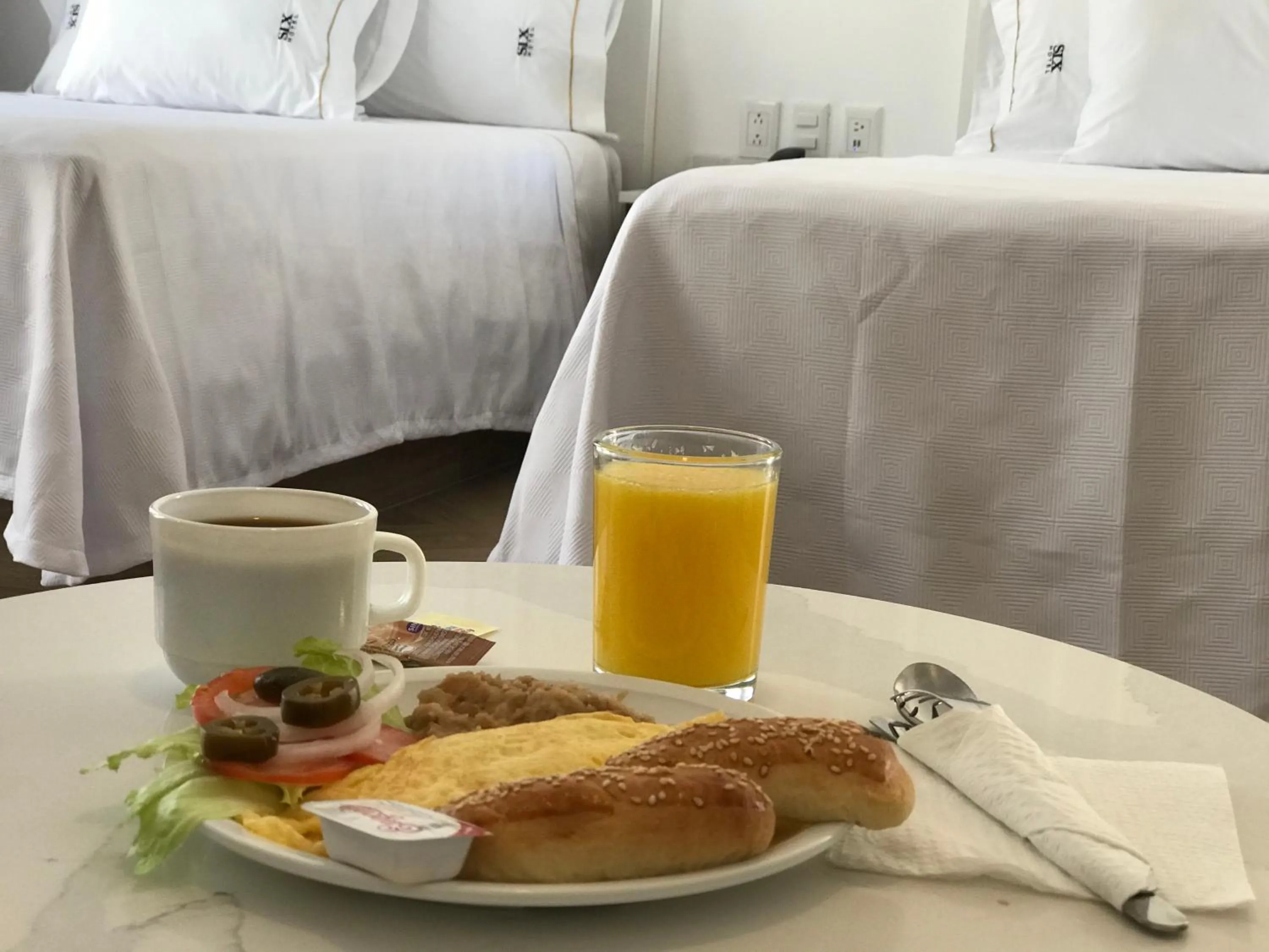 Breakfast, Bed in Six Hotel Guadalajara Degollado