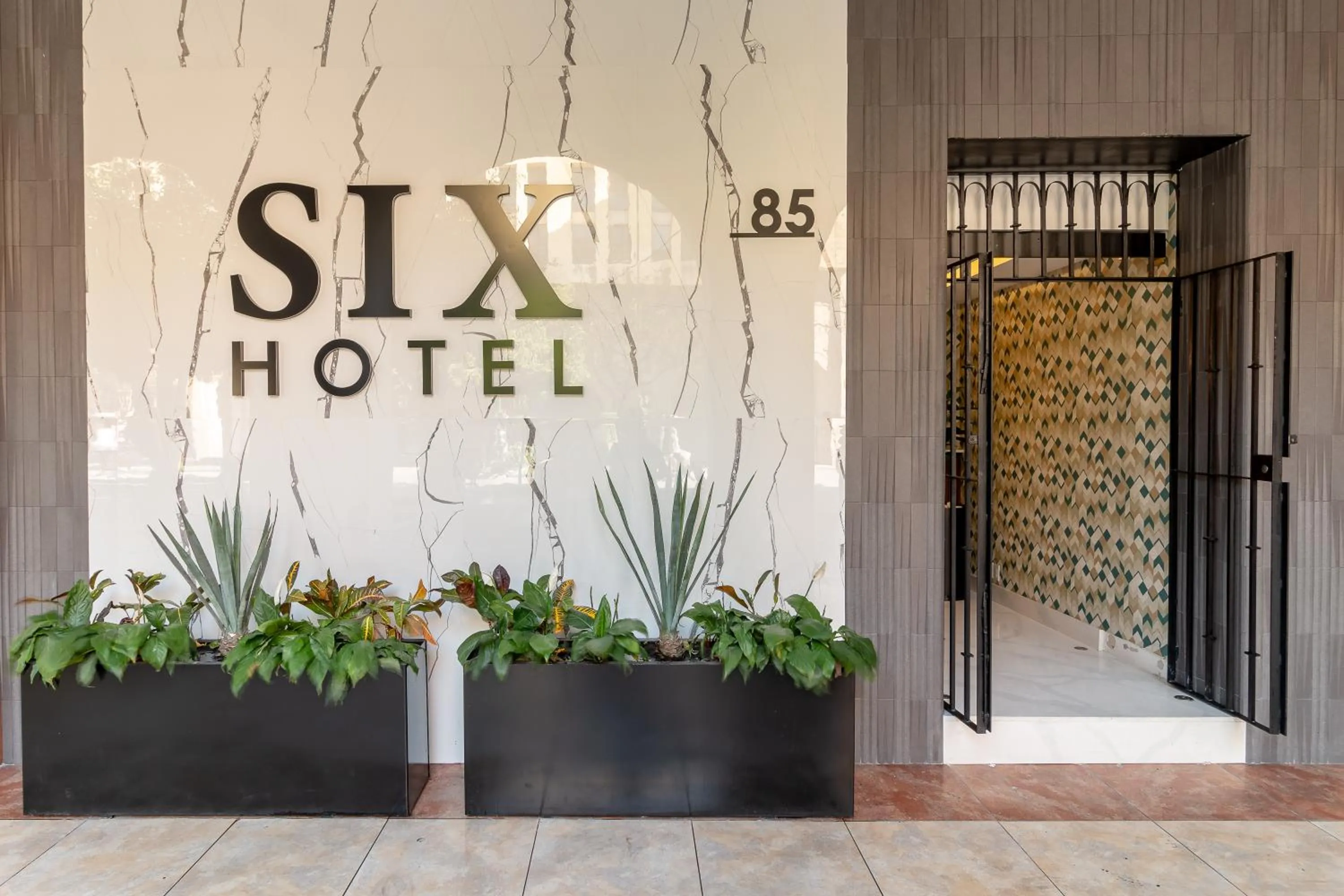 Property building in Six Hotel Guadalajara Degollado