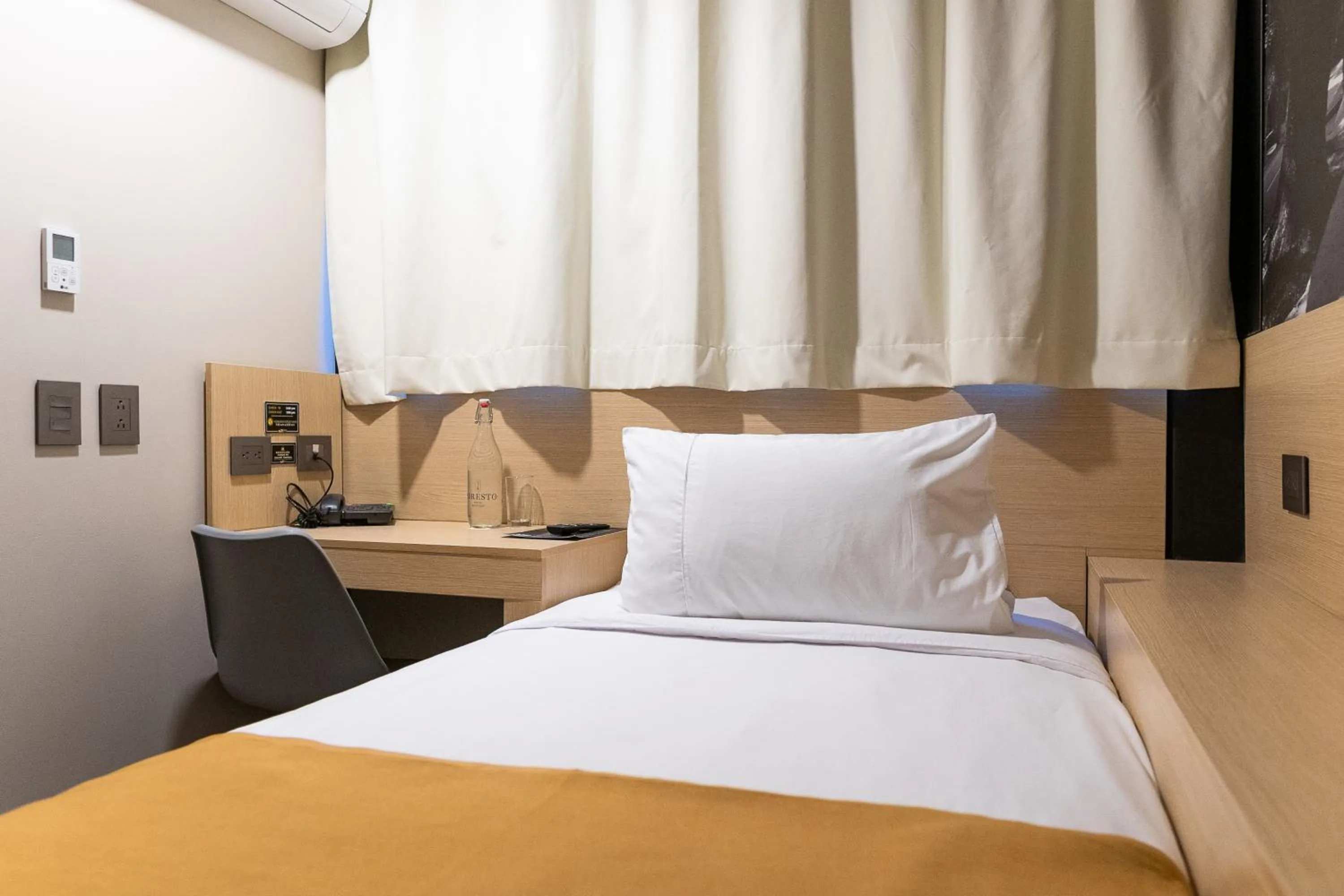 Photo of the whole room, Bed in Hotel Foresto 365