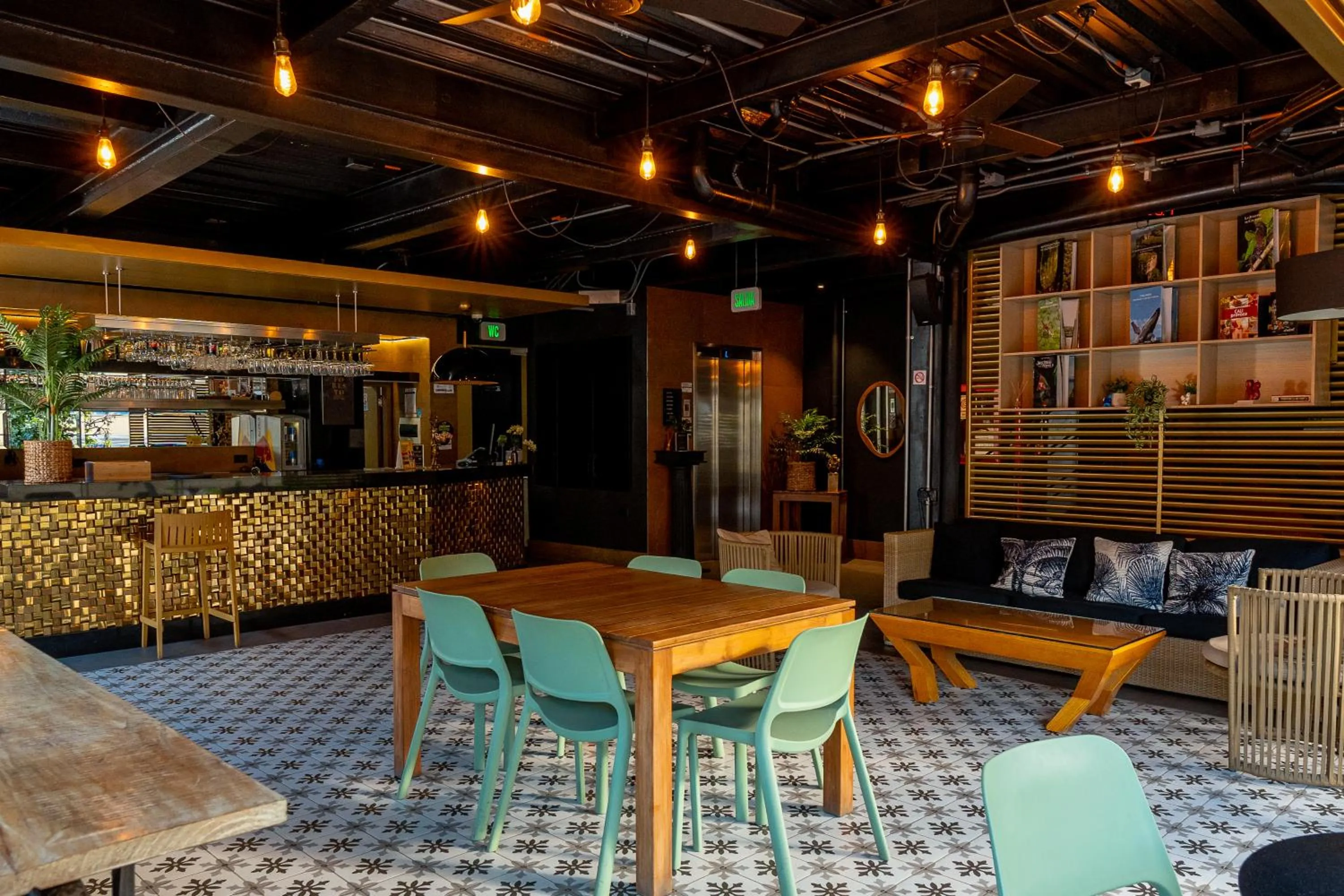 Restaurant/places to eat in Hotel Foresto 365