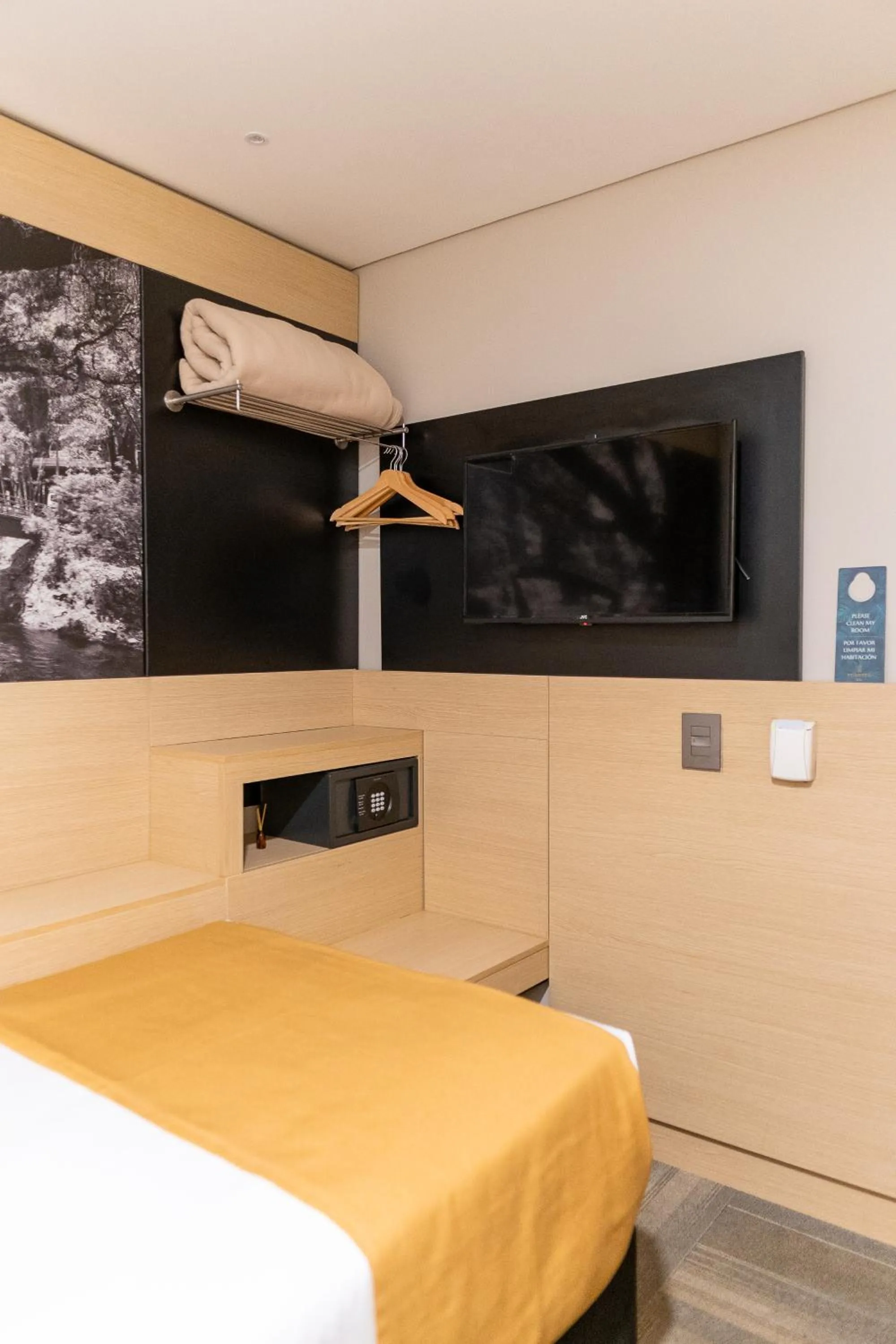 Photo of the whole room, Bed in Hotel Foresto 365