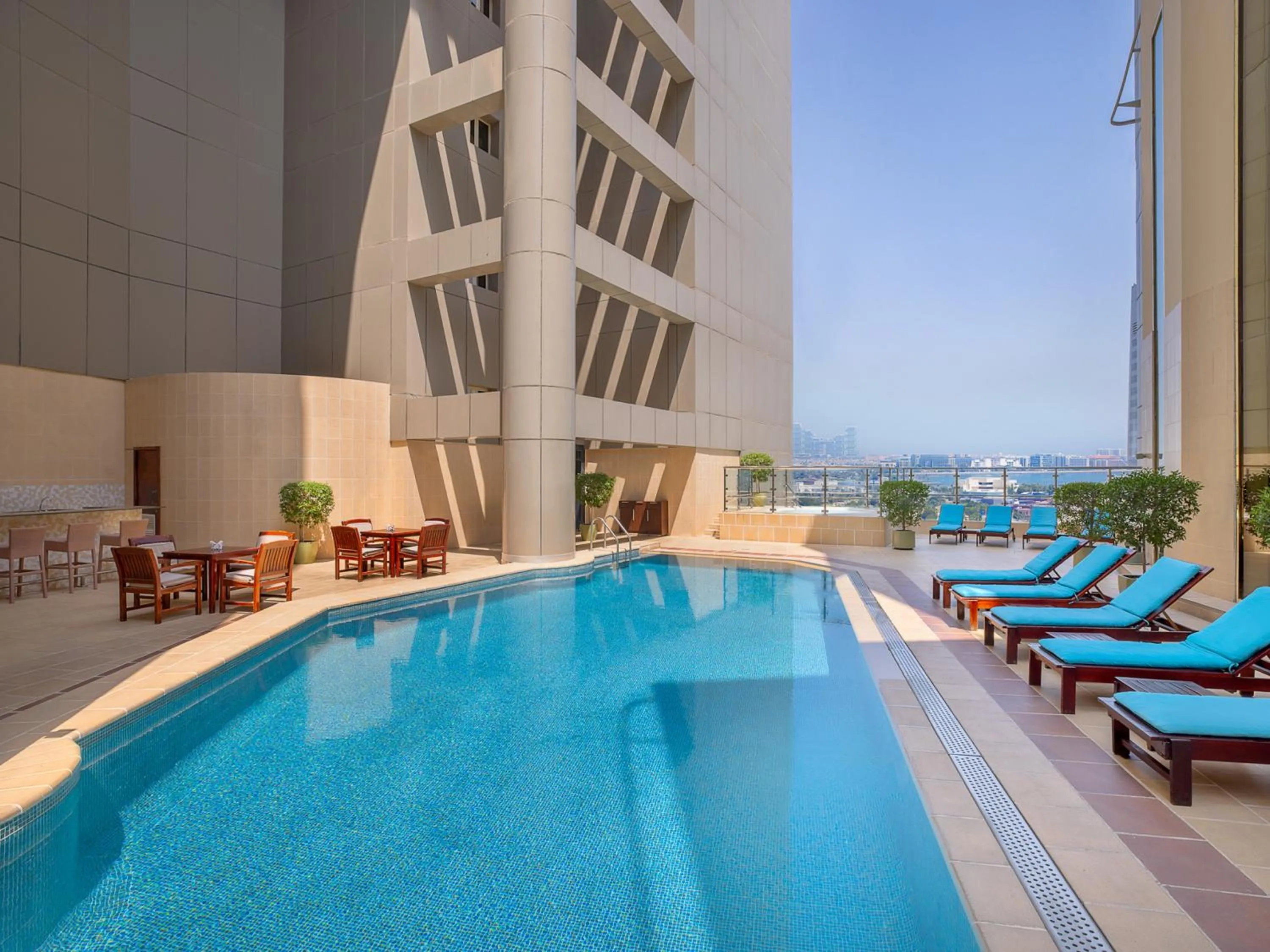 Swimming pool in Grand Millennium Dubai