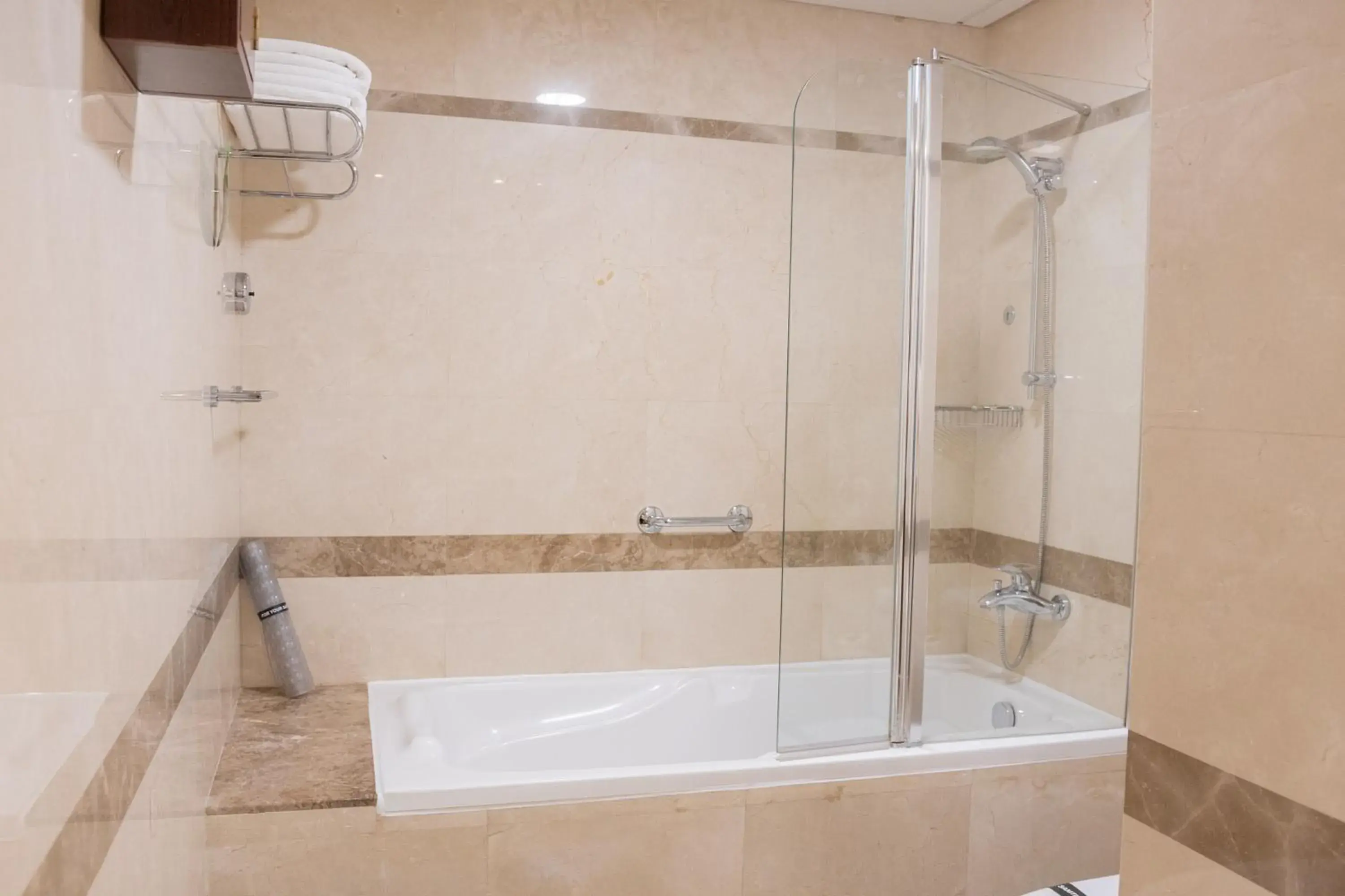 Two-Bedroom Apartment with Kitchen in Grand Millennium Dubai Two-Bedroom Apartment with Kitchen in Grand Millennium Dubai