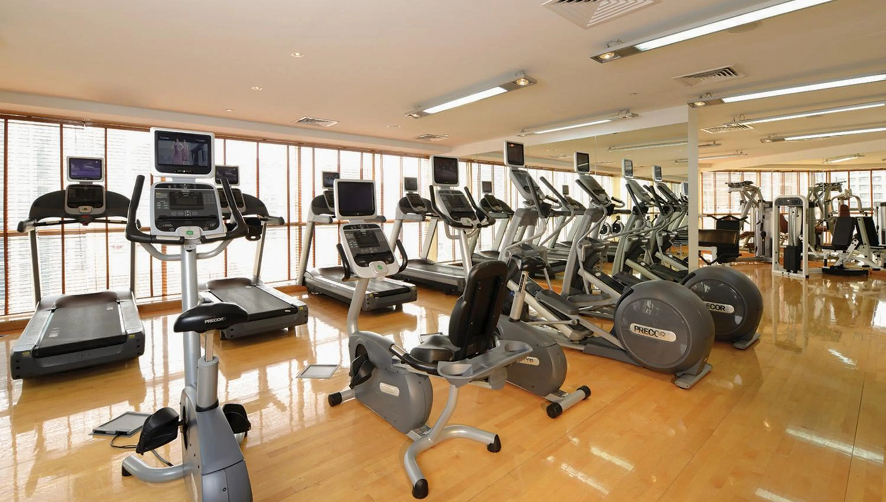 Fitness centre/facilities in Grand Millennium Dubai