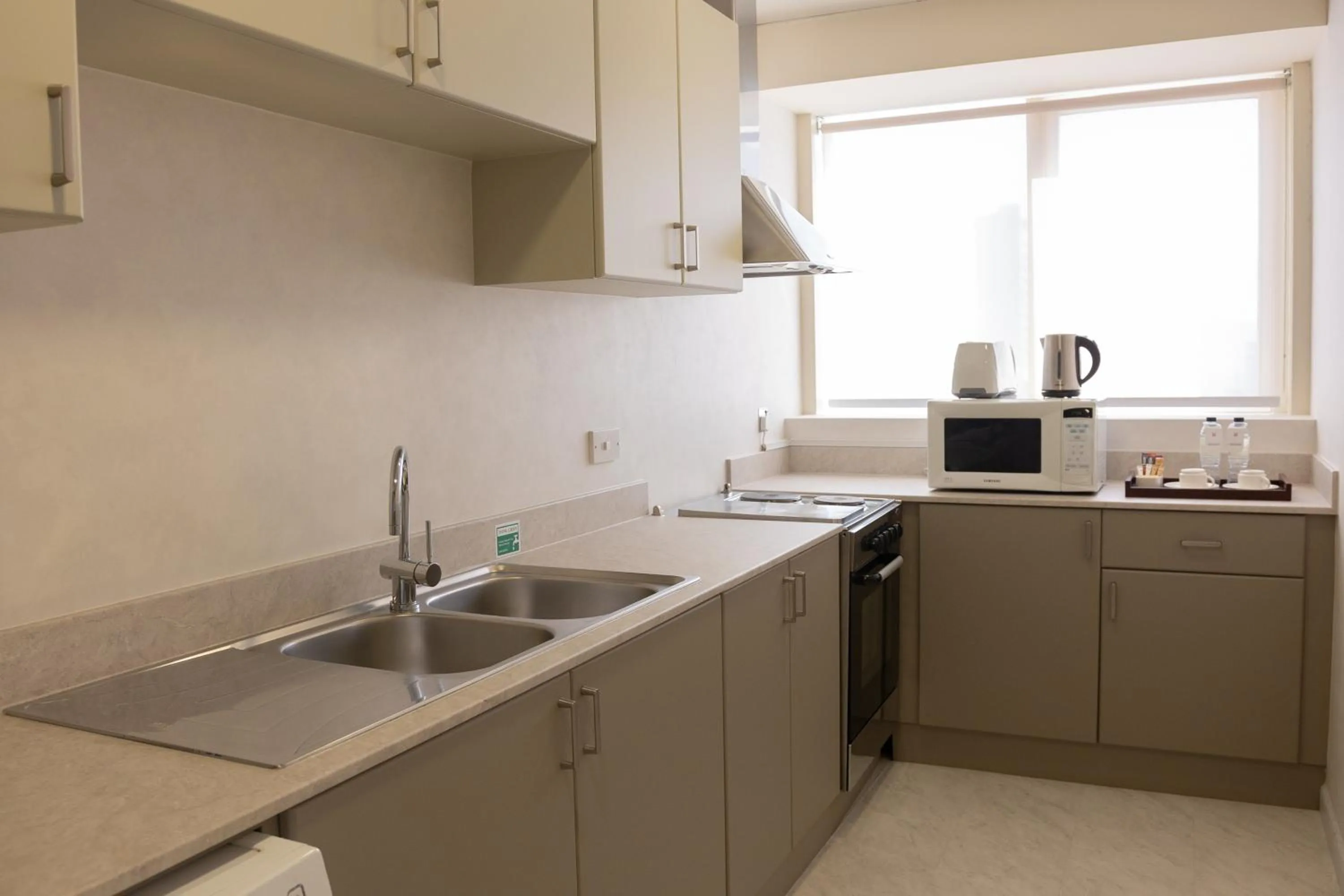 Kitchen or kitchenette in Grand Millennium Dubai