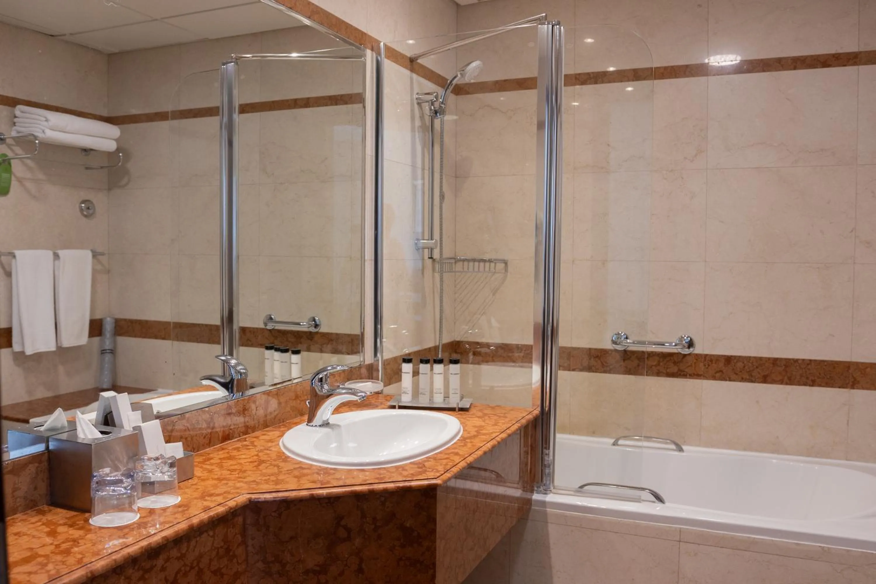 Shower in Grand Millennium Dubai