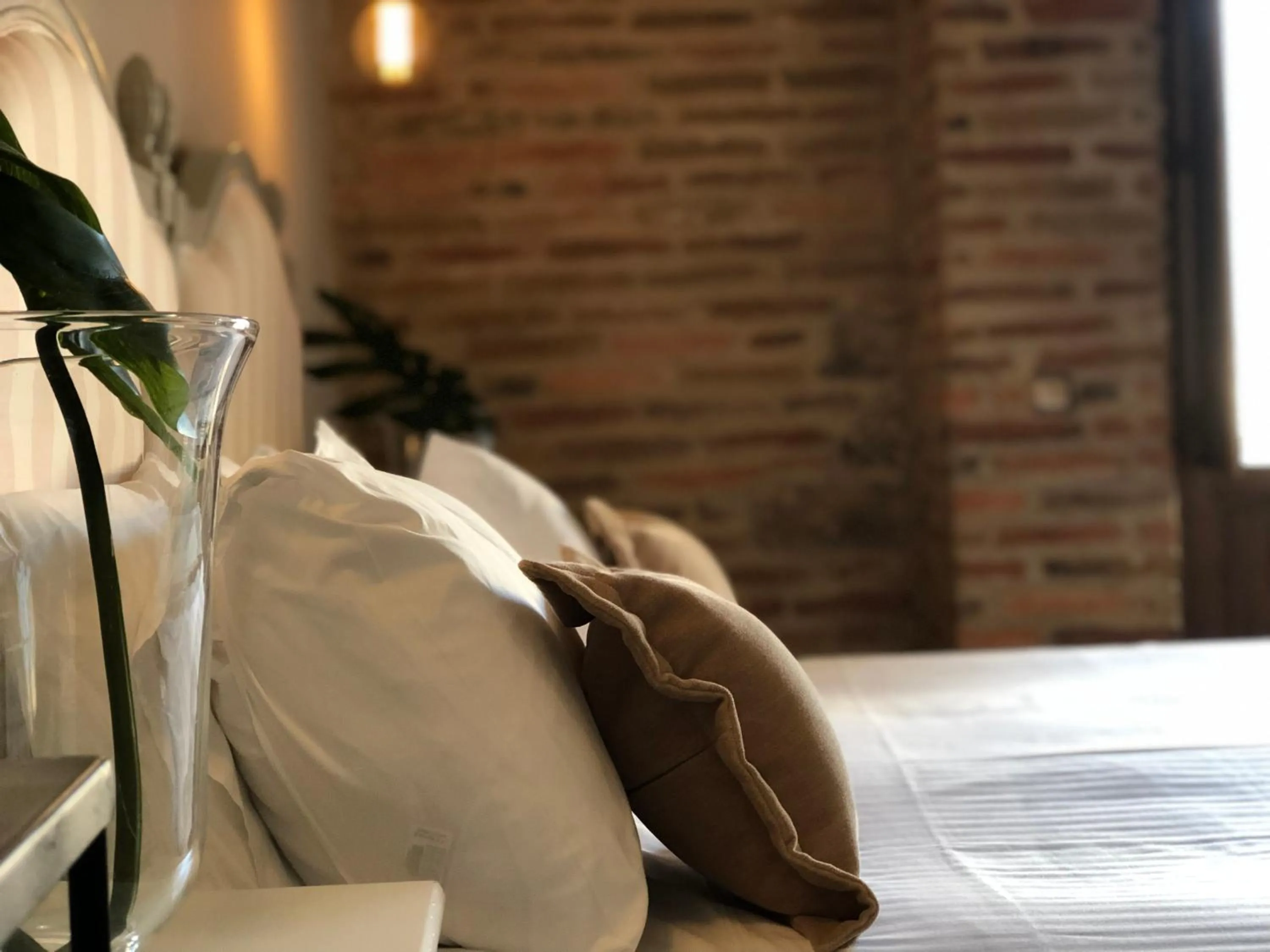 People in Hotel Ruta Imperial H-CC-00660