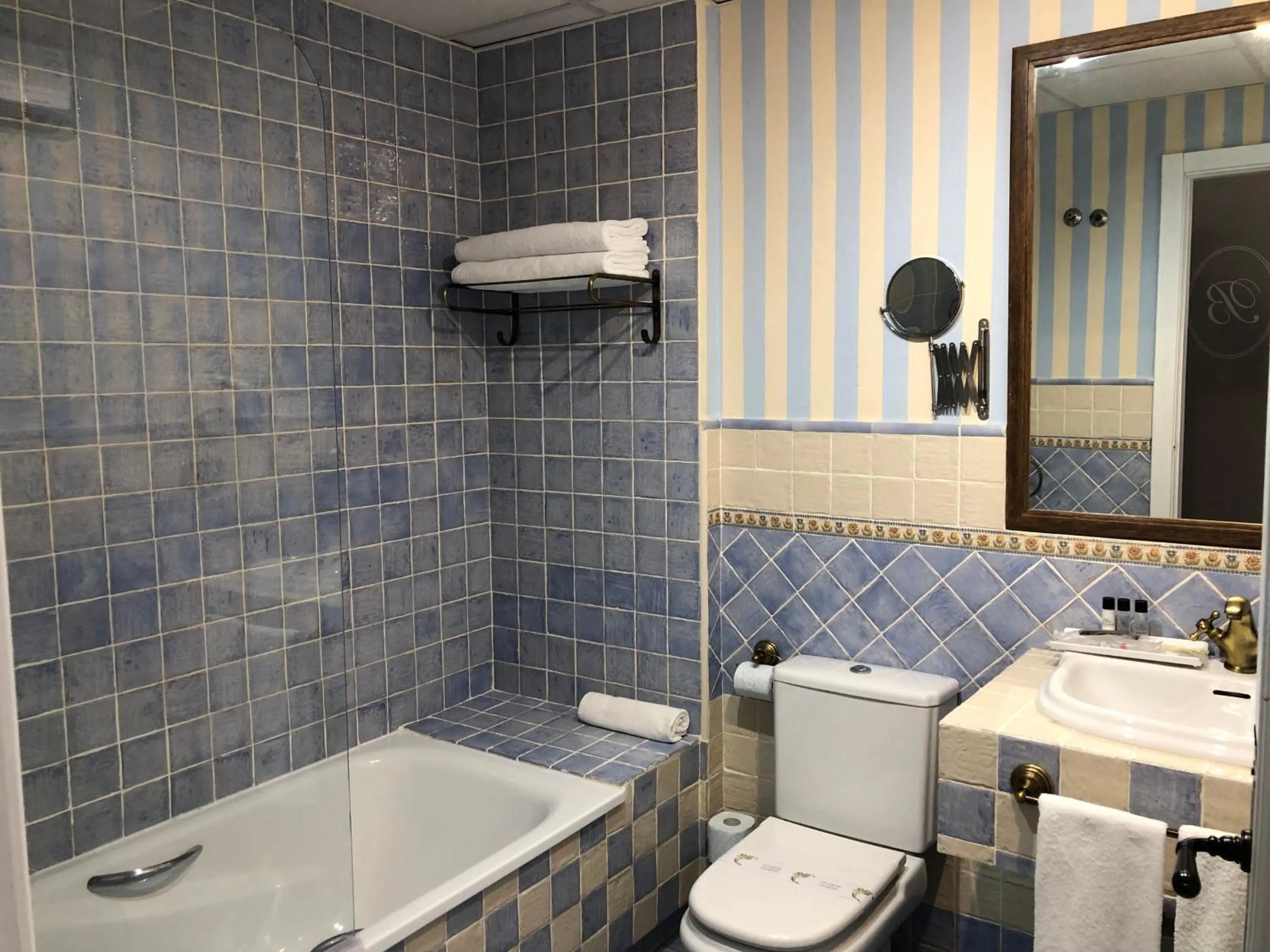 Bathroom in Hotel Ruta Imperial H-CC-00660