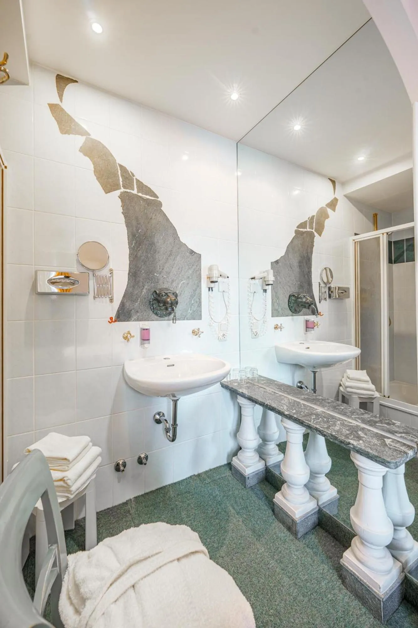 Bathroom in Hotel Plankl