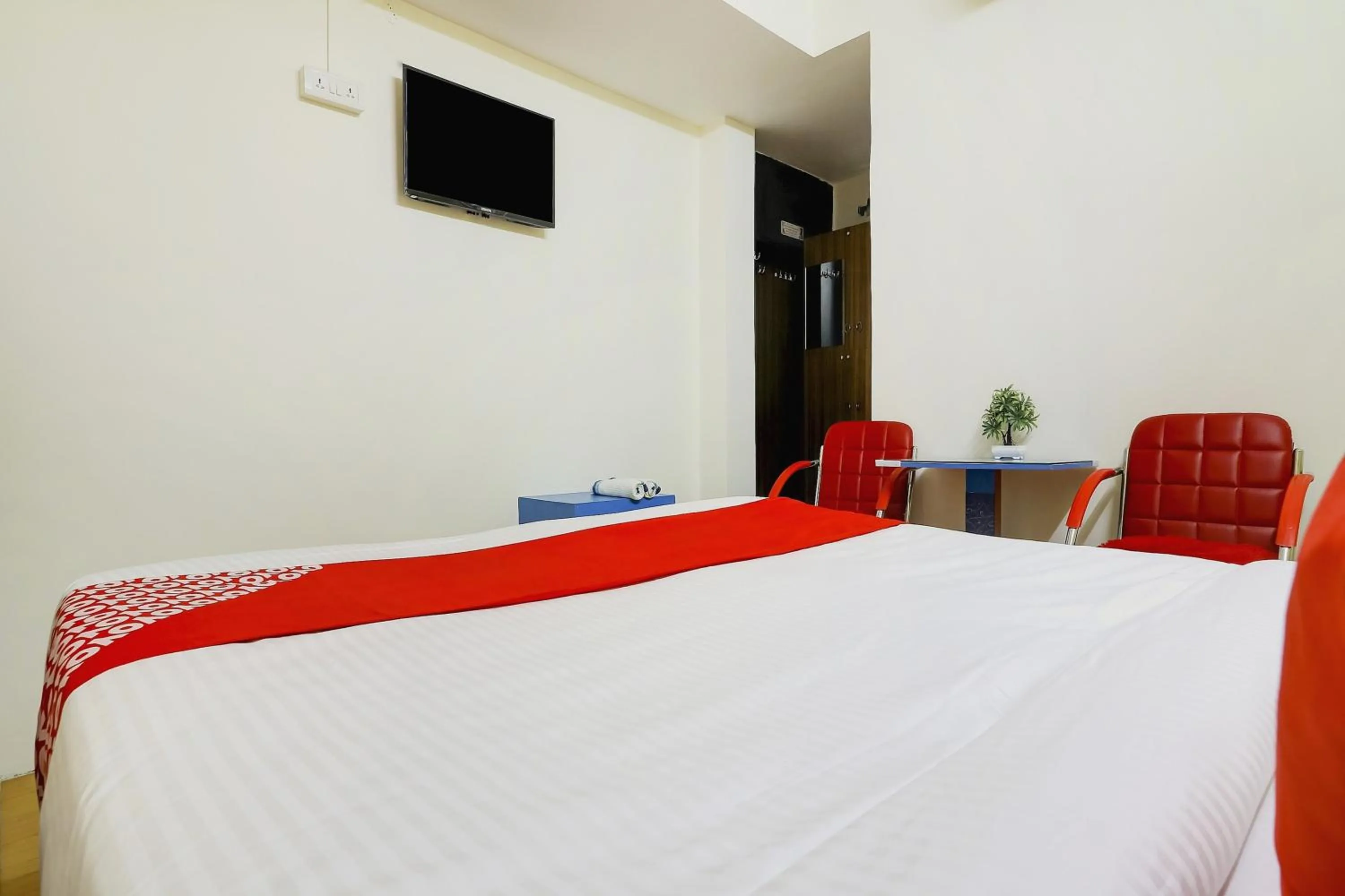 Facade/entrance, Bed in OYO 76333 Newgen Grand