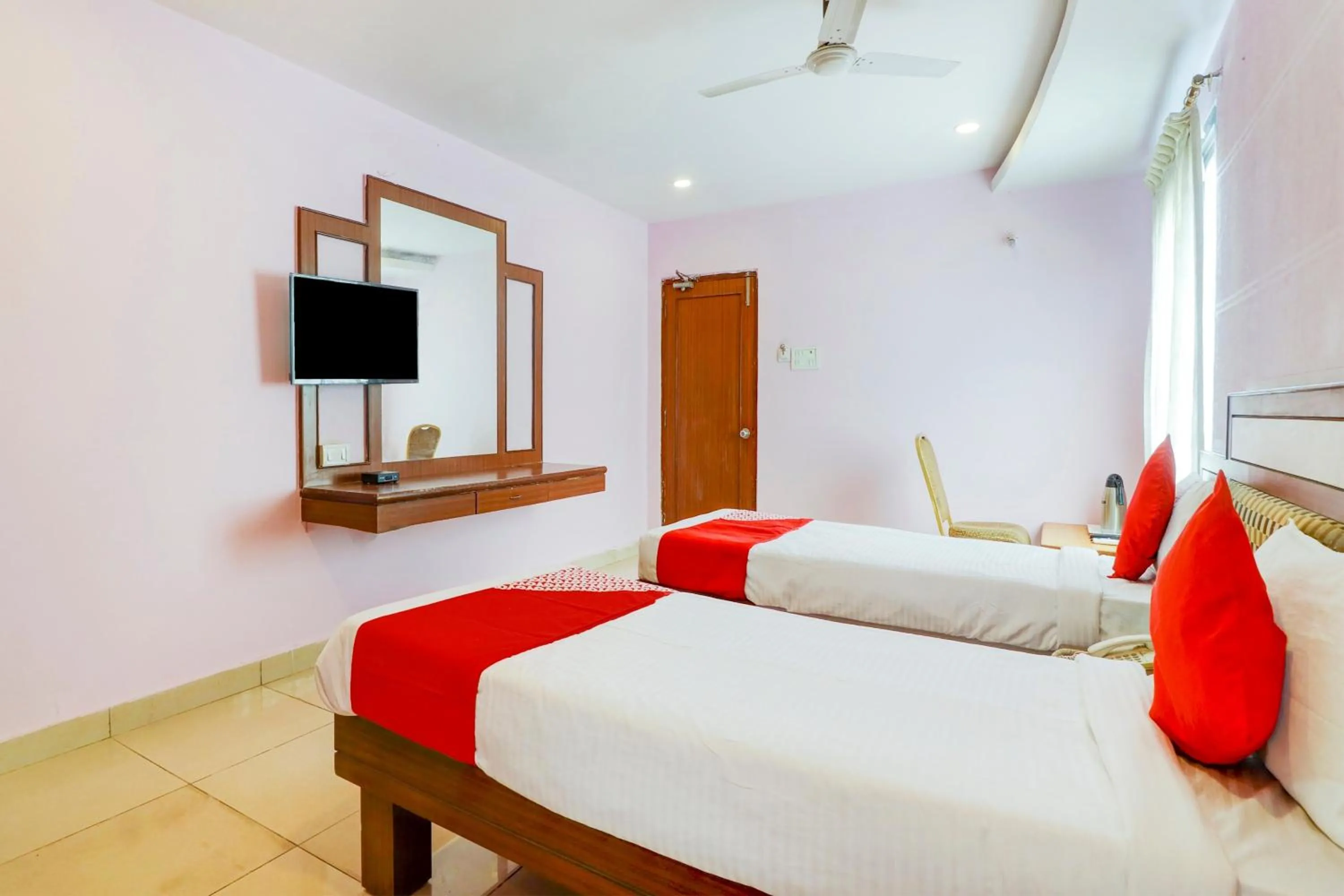 Bedroom, Bed in Super Hotel O Vaishnavi Palace