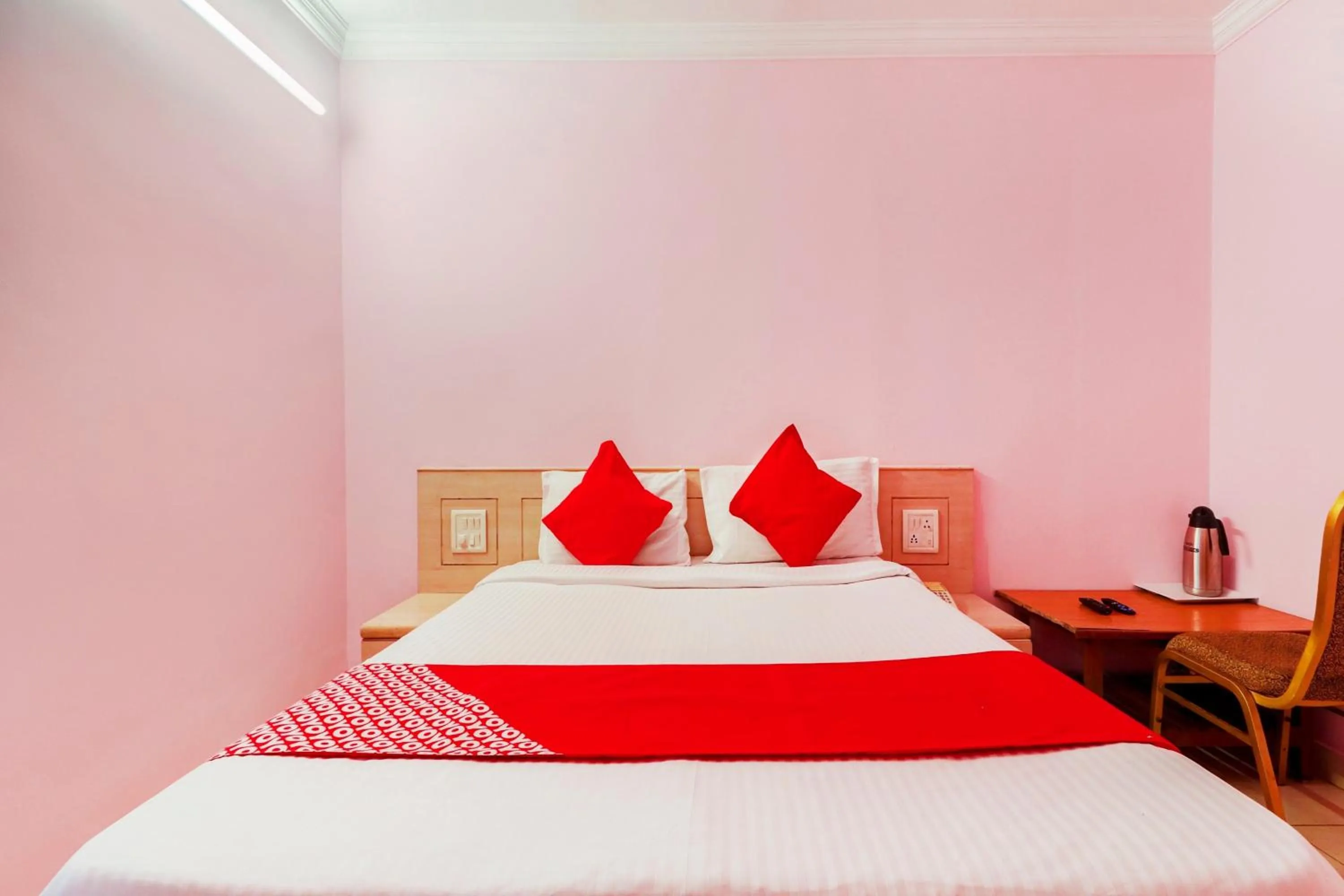 Bedroom, Bed in Super Hotel O Vaishnavi Palace