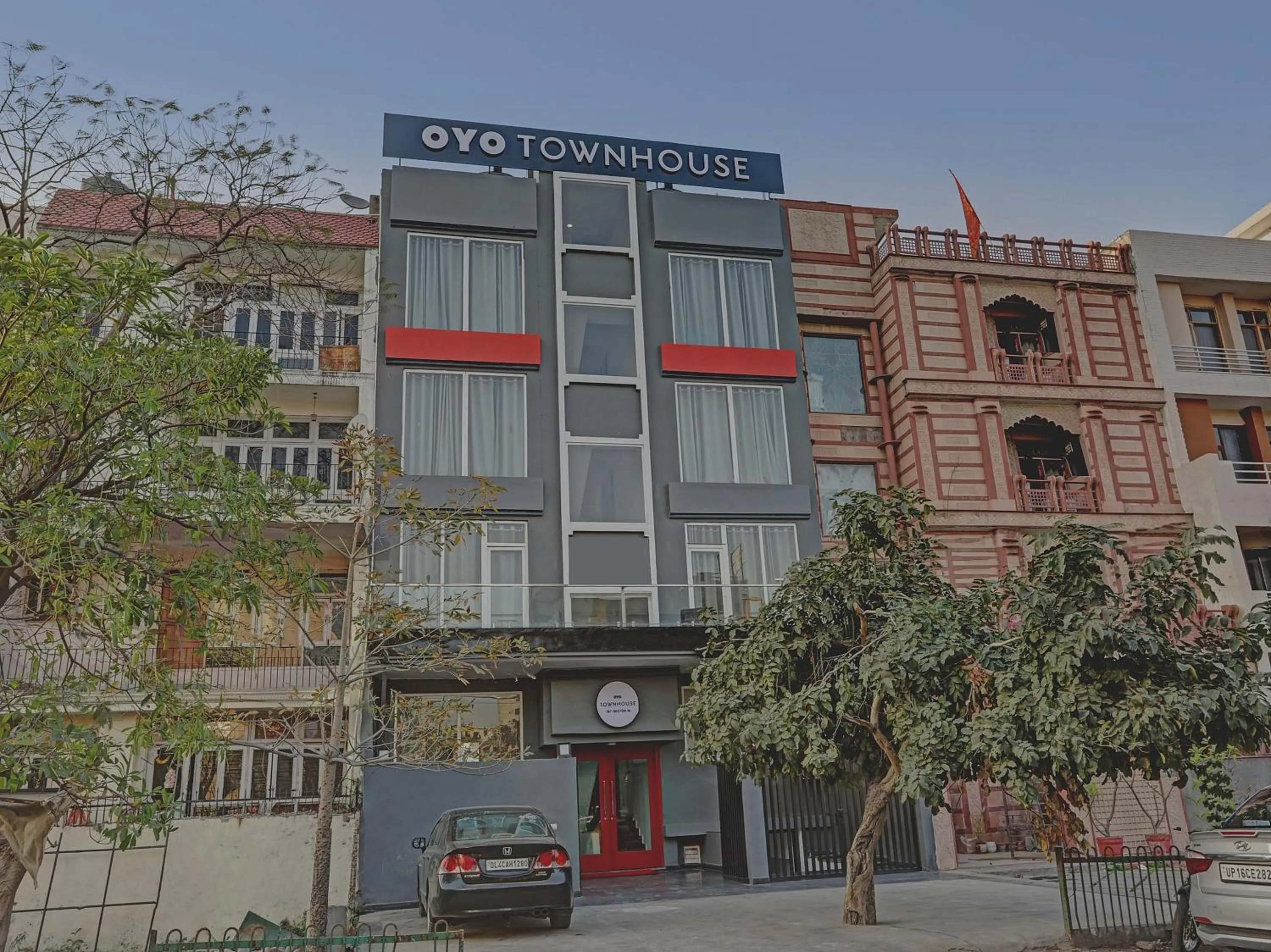 Facade/entrance in Townhouse 587 Sector 19