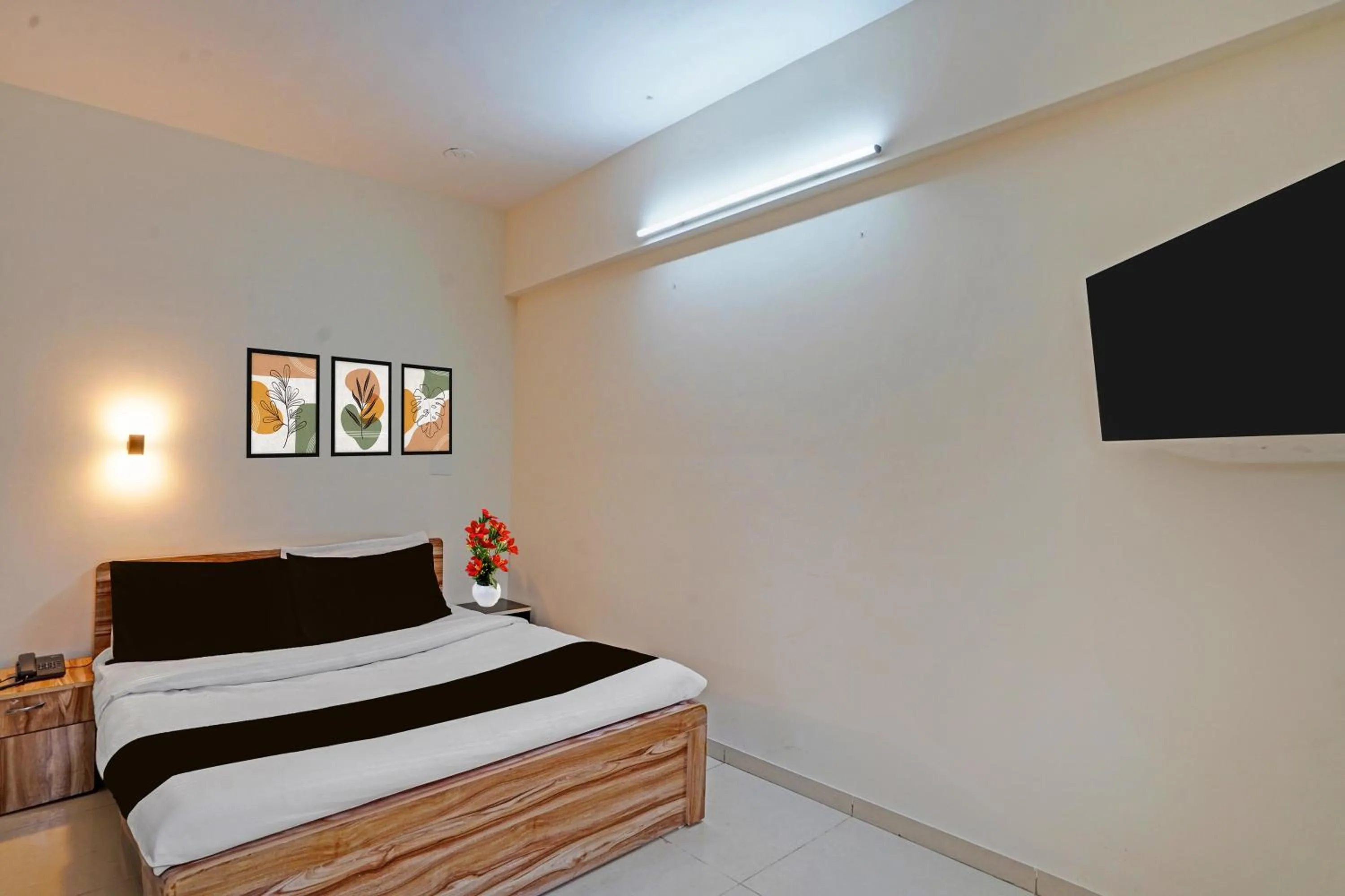 Bed in Super Collection O Baner Hillview Pune Formerly Siri Lodge
