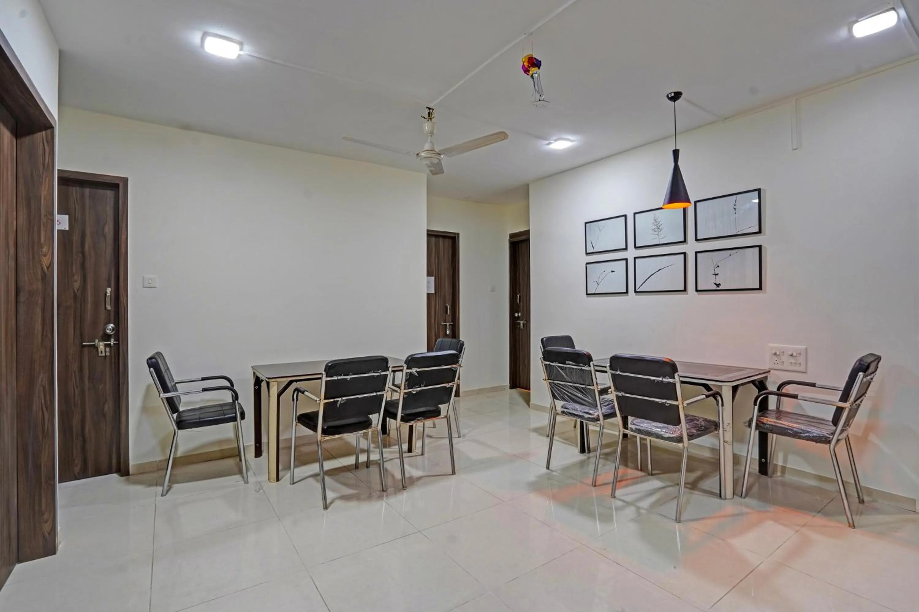 Restaurant/places to eat in Super Collection O Baner Hillview Pune Formerly Siri Lodge