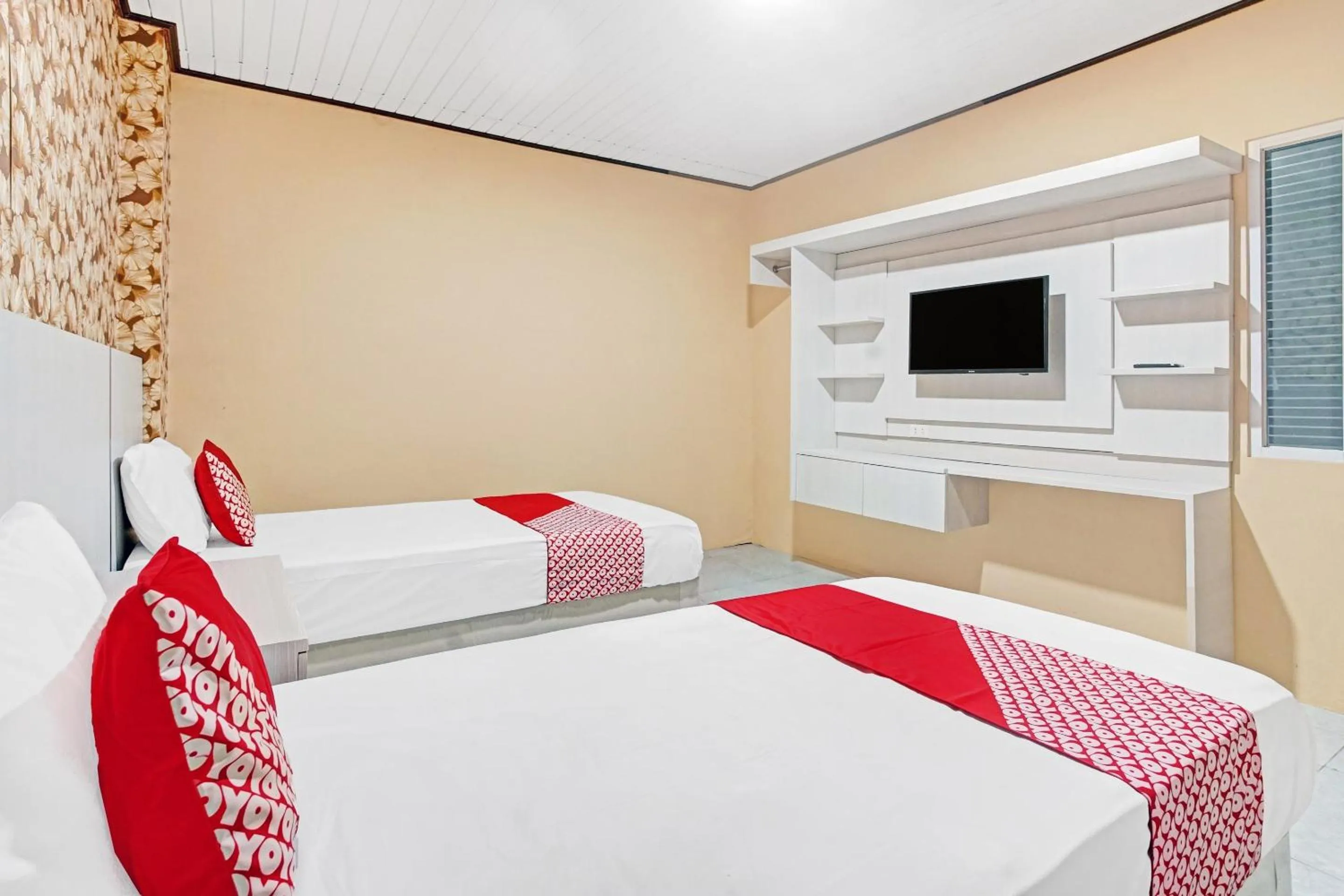 Bedroom in OYO 90399 Box House