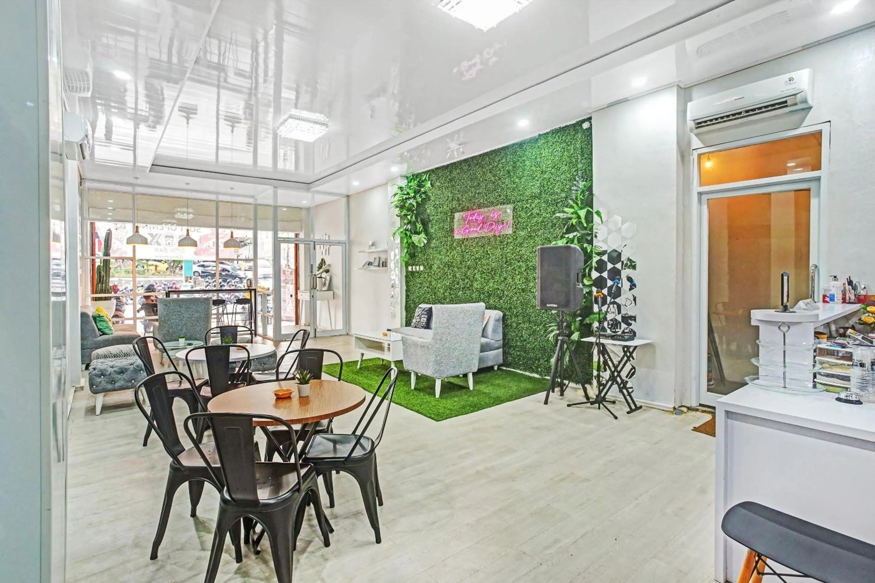 Lobby or reception in OYO 90399 Box House