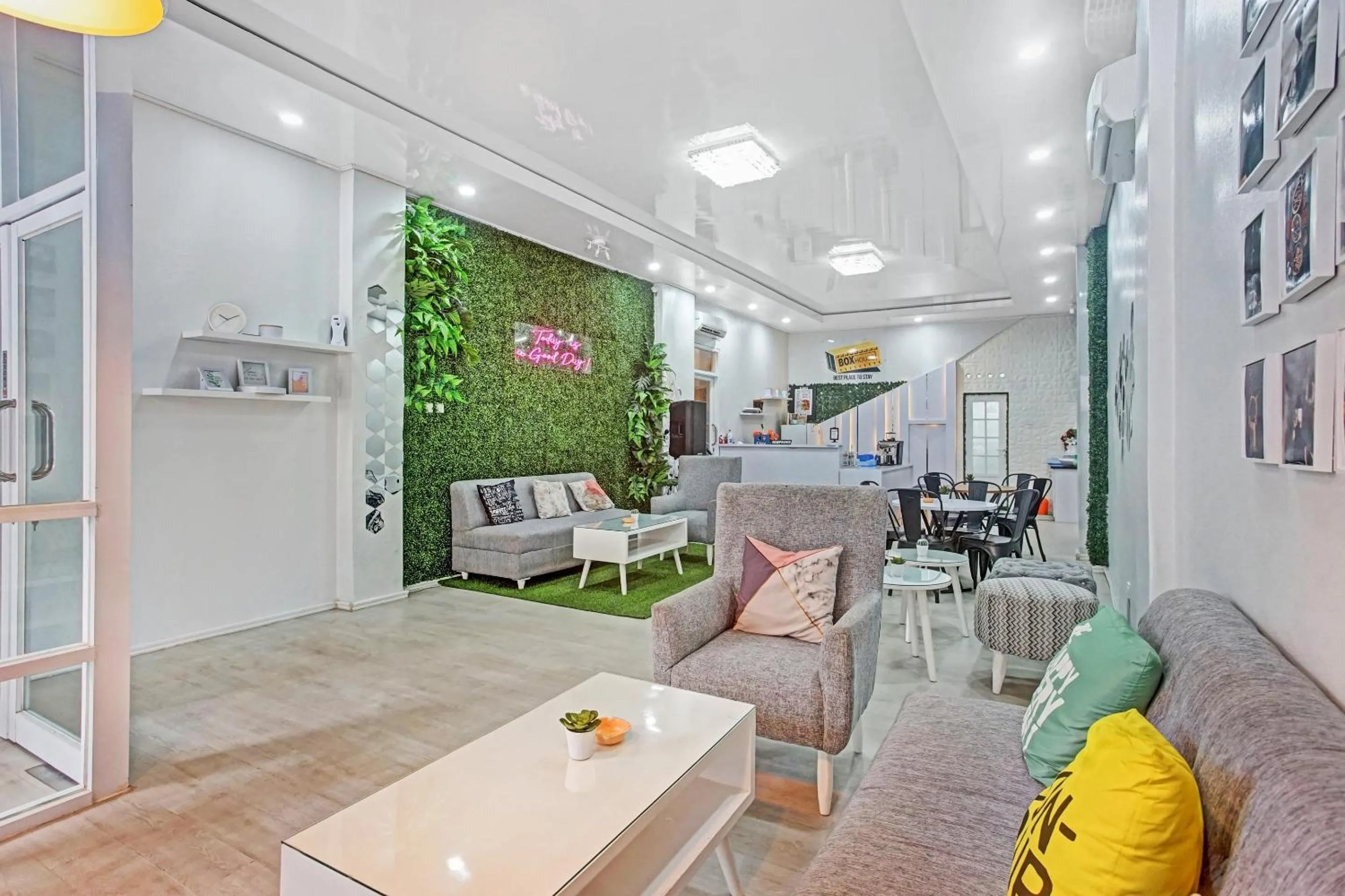 Lobby or reception in OYO 90399 Box House