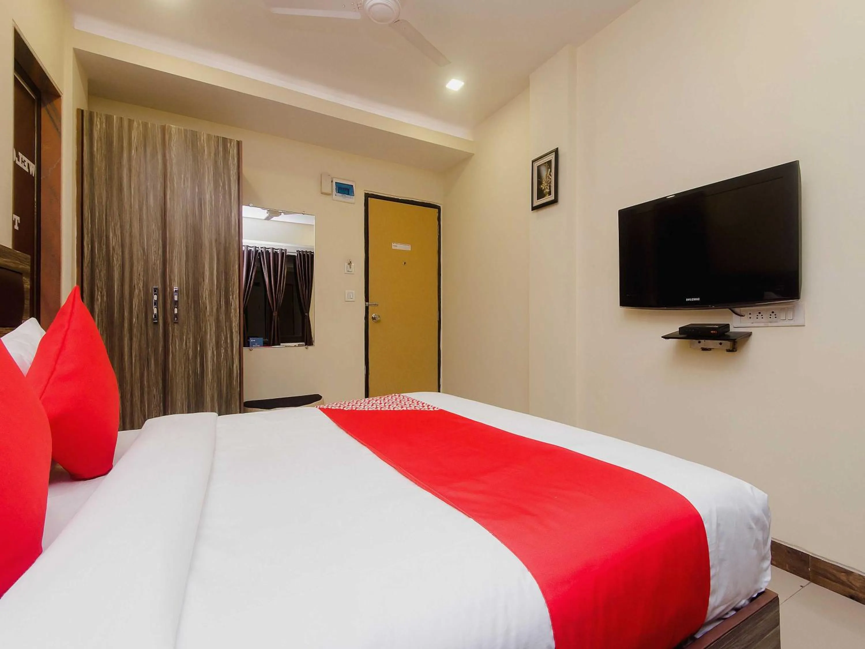 Bedroom, Bed in Collection O Phoenix