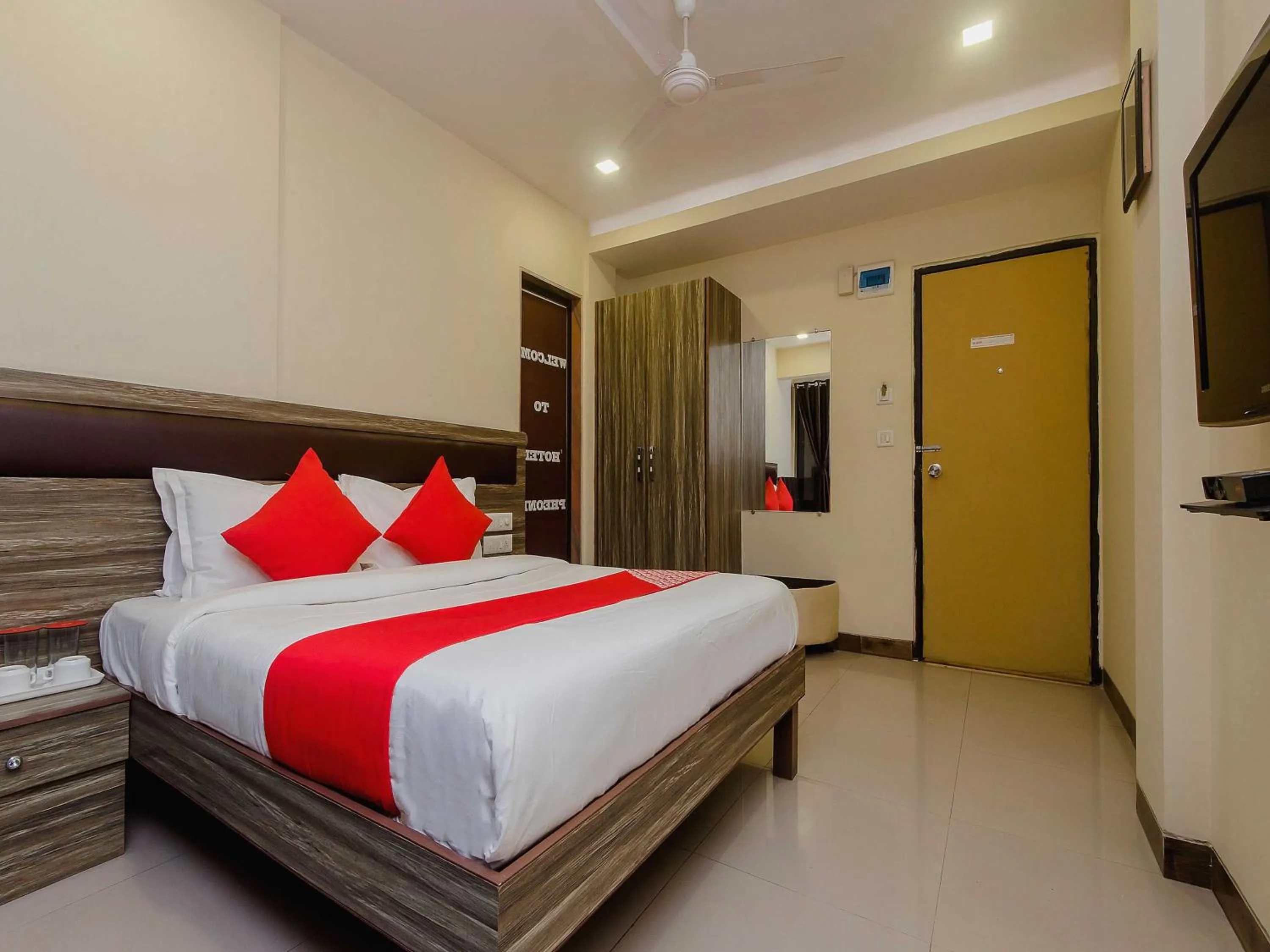 Bedroom, Bed in Collection O Phoenix