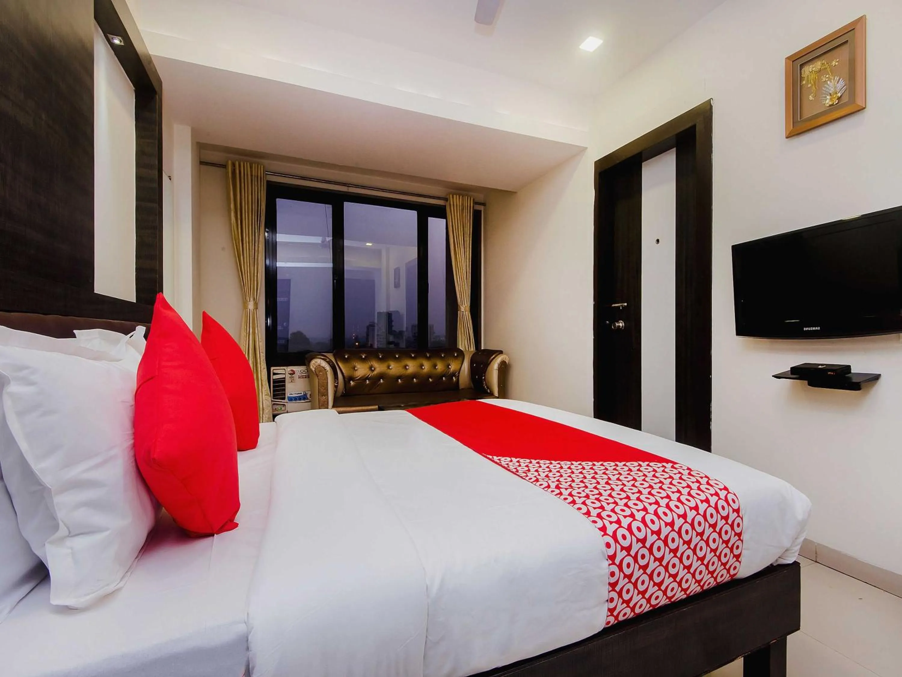 Bedroom, Bed in Collection O Phoenix