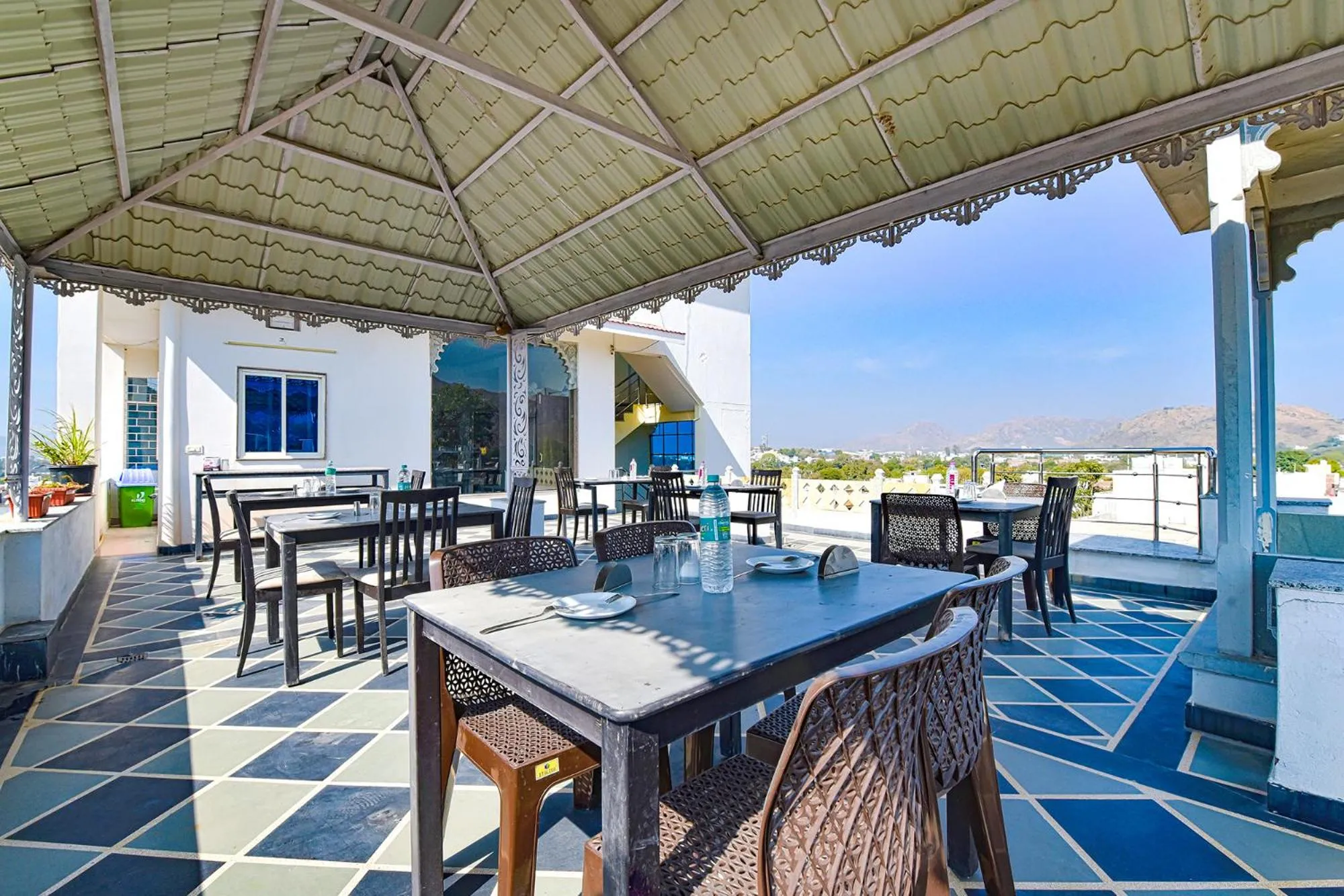 Restaurant/places to eat in FabExpress Achrol Palace