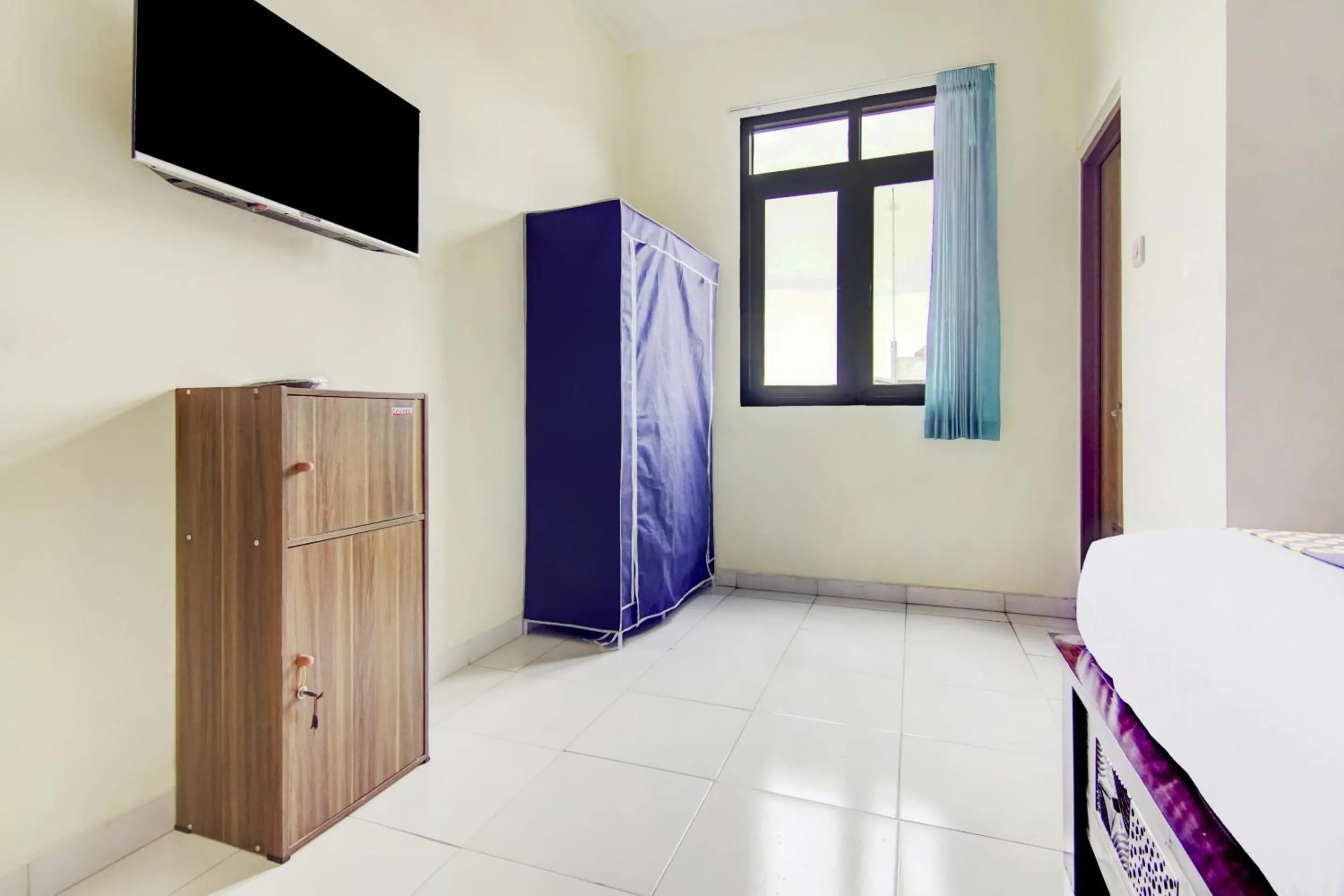 Bedroom, Bed in OYO Life 90152 Garuda Bima Residence Syariah