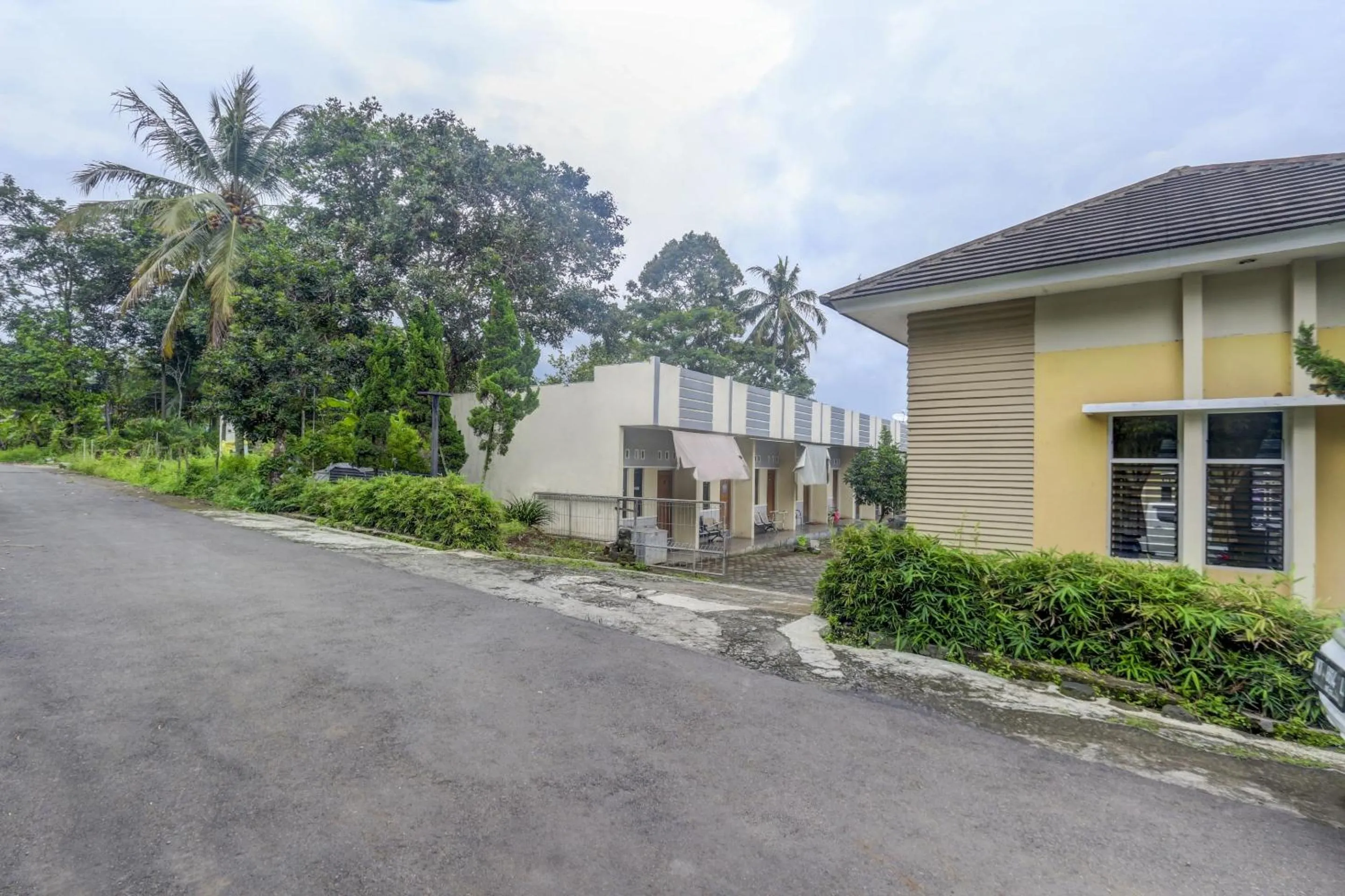 Facade/entrance in OYO Life 90159 Puri Asoka Guest House