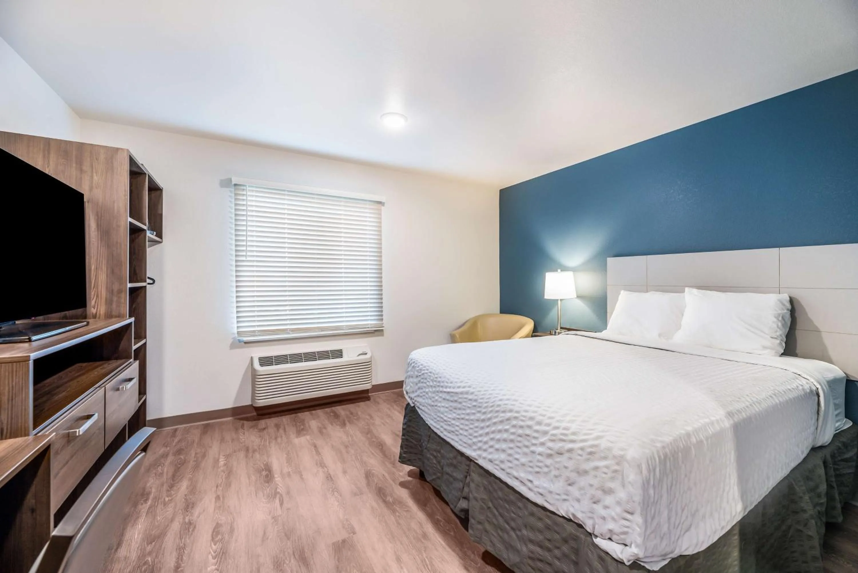 Bedroom, Bed in Extended Stay America Select Suites - Orlando - Kissimmee