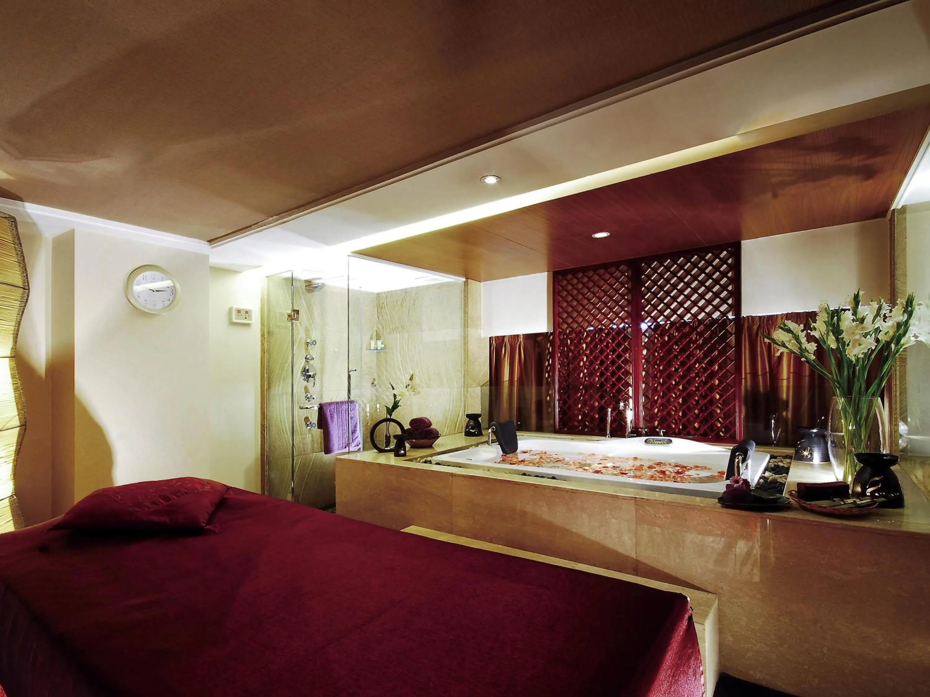 Spa and wellness centre/facilities, Bed in Sofitel Xi'an On Renmin Square