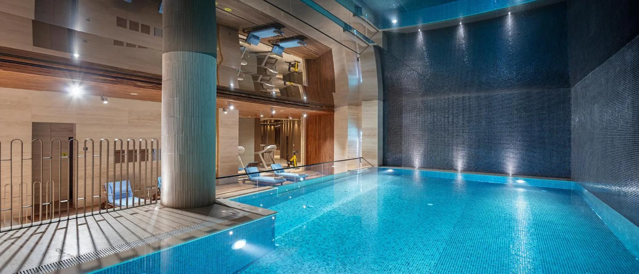 Swimming pool in Melas Hotel Istanbul