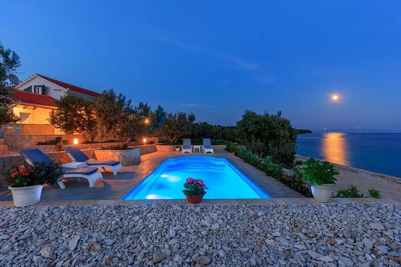 Luxury Beachfront Villa Dalmatino Trogir with private pool right at the beach in Okrug Gornji - Ciovo
