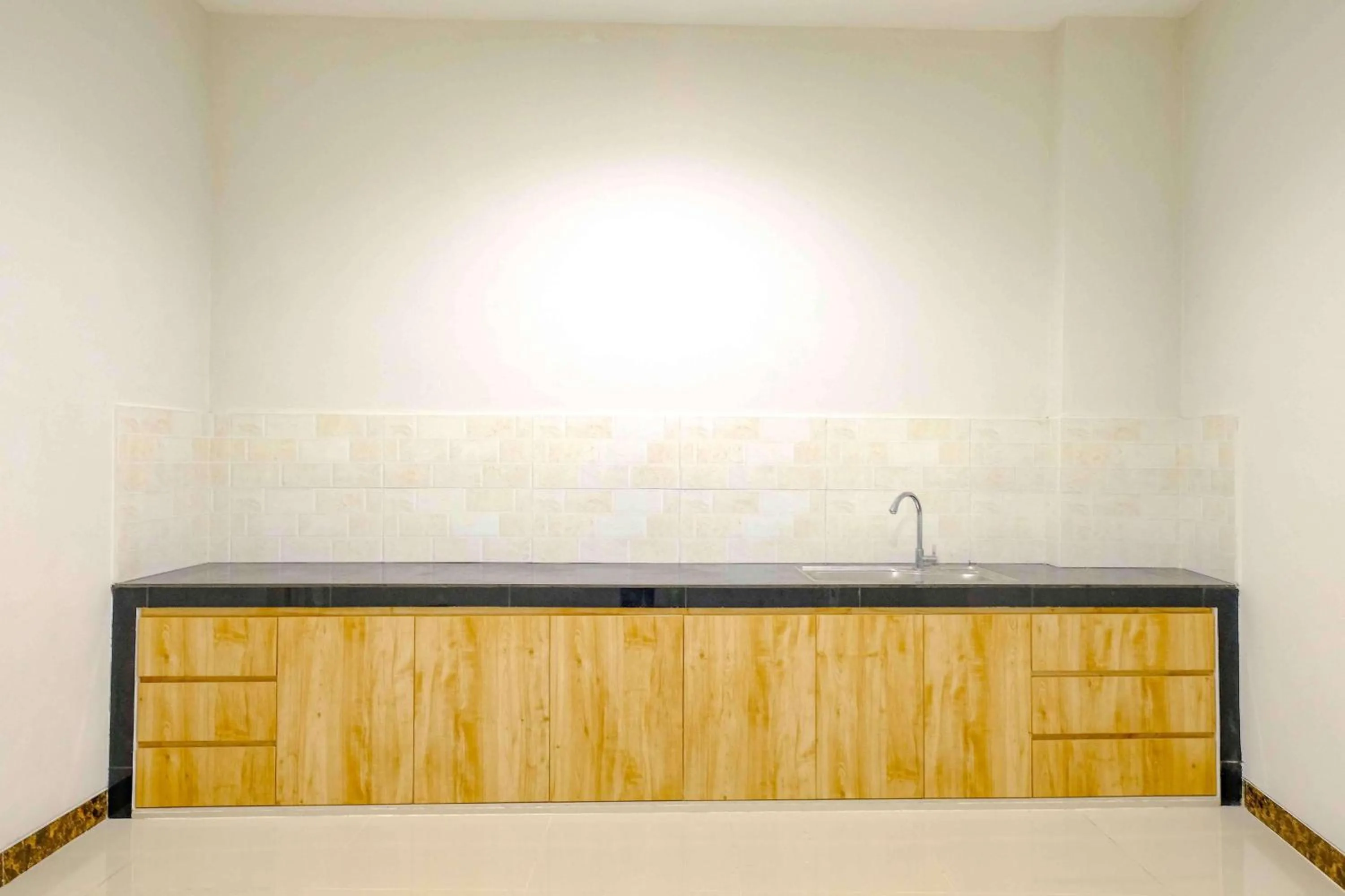 Property building in RedDoorz near Pasar Baru 3