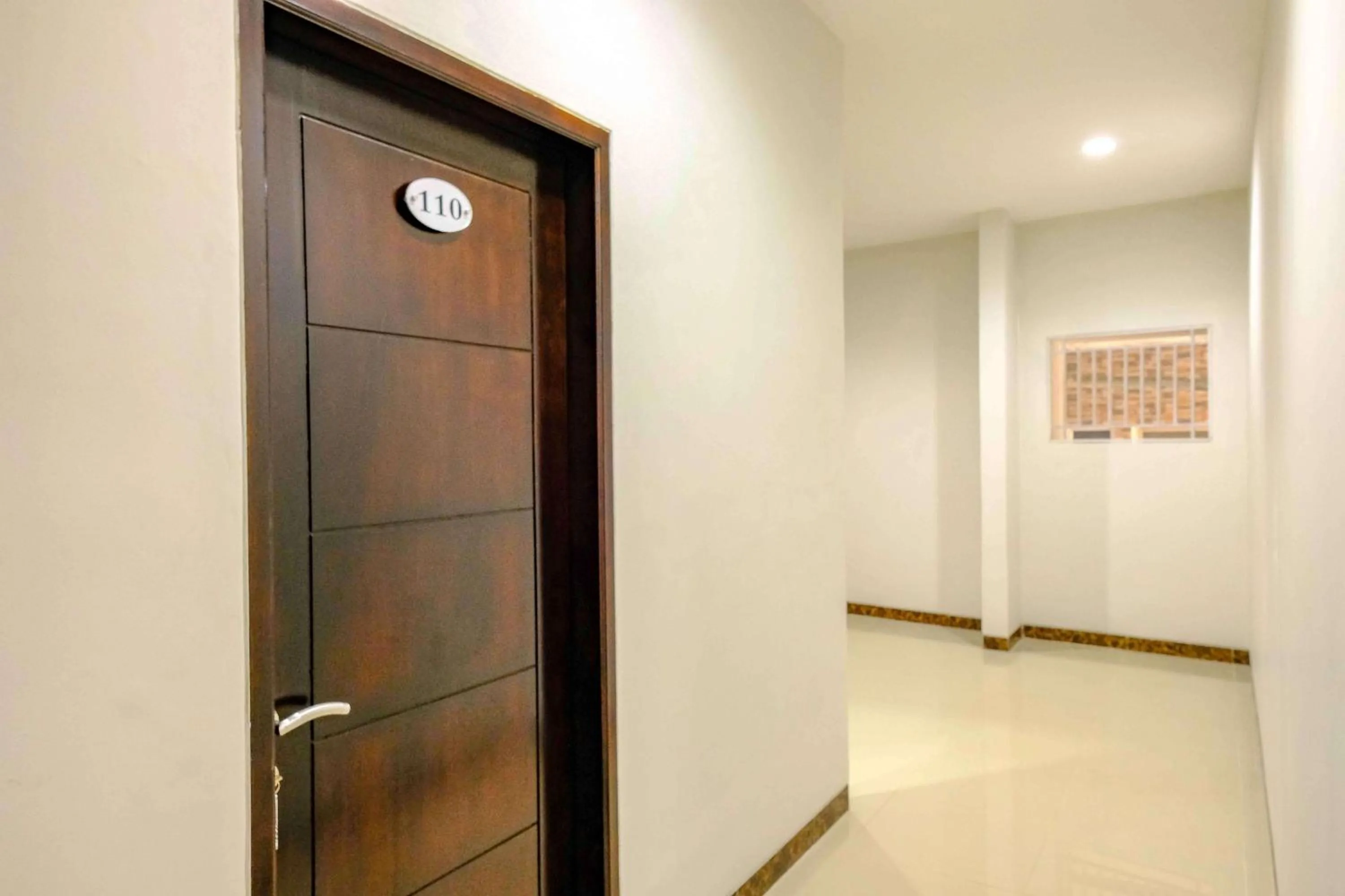 Property building in RedDoorz near Pasar Baru 3