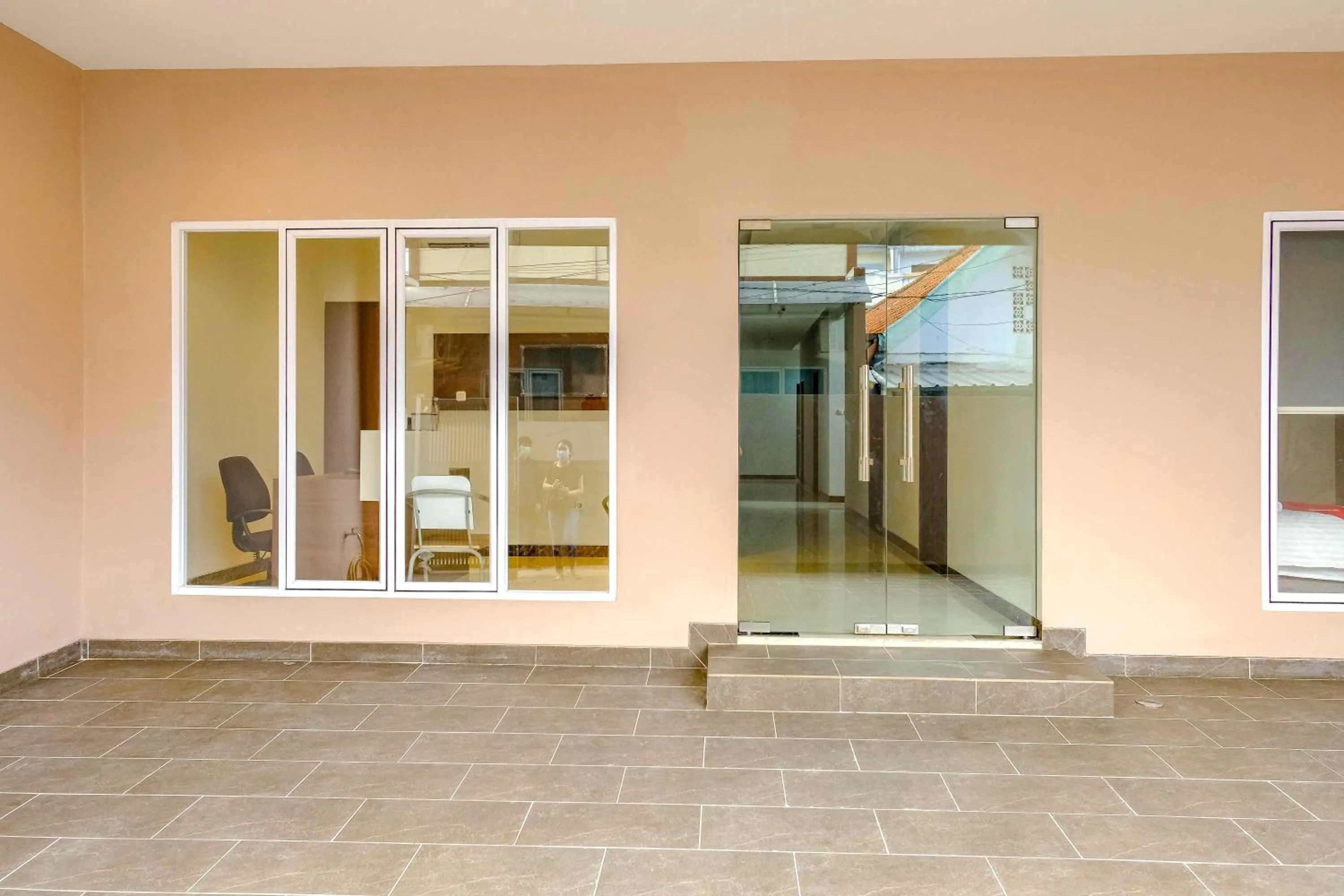 RedDoorz near Pasar Baru 3