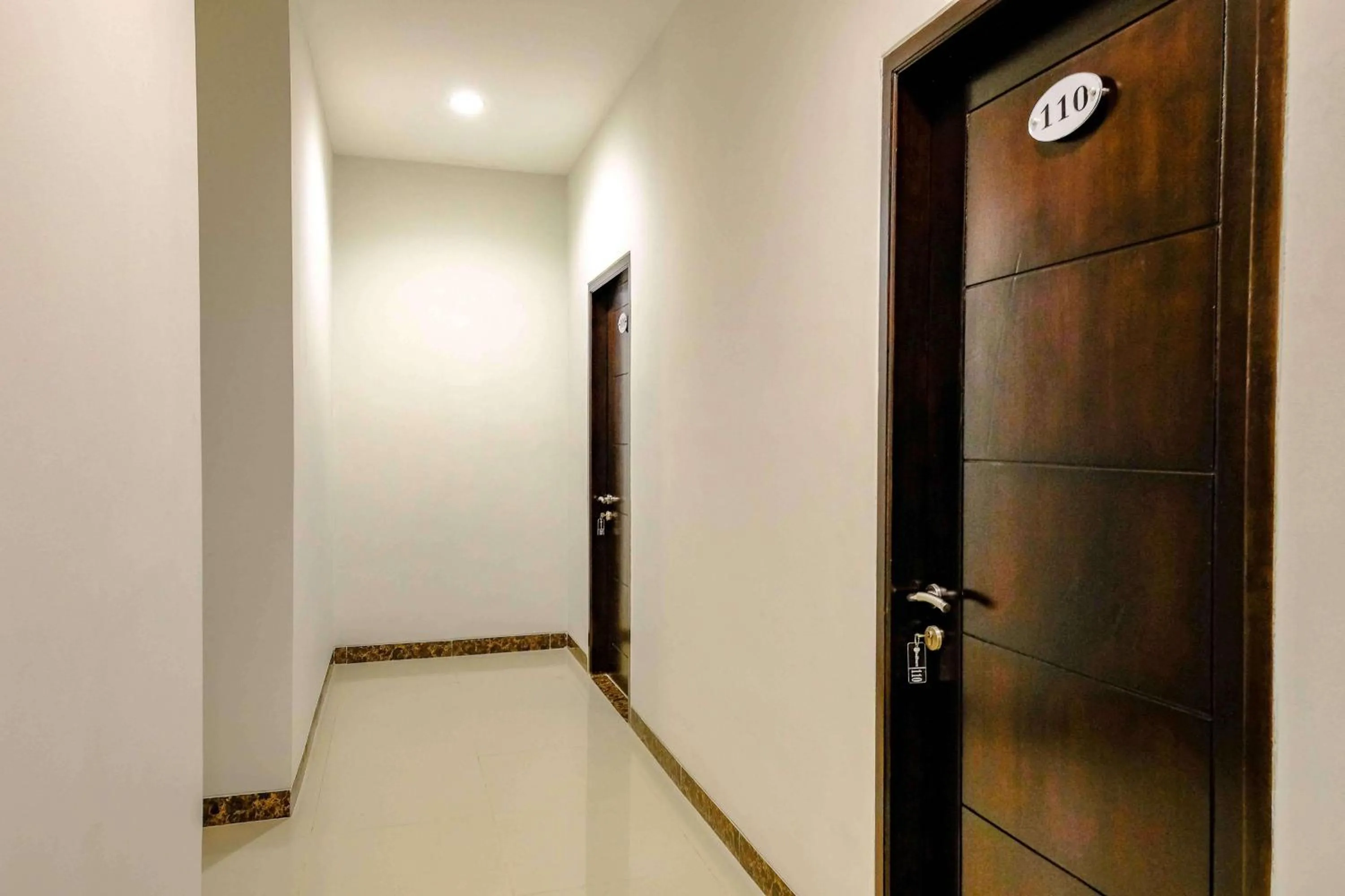 Property building in RedDoorz near Pasar Baru 3