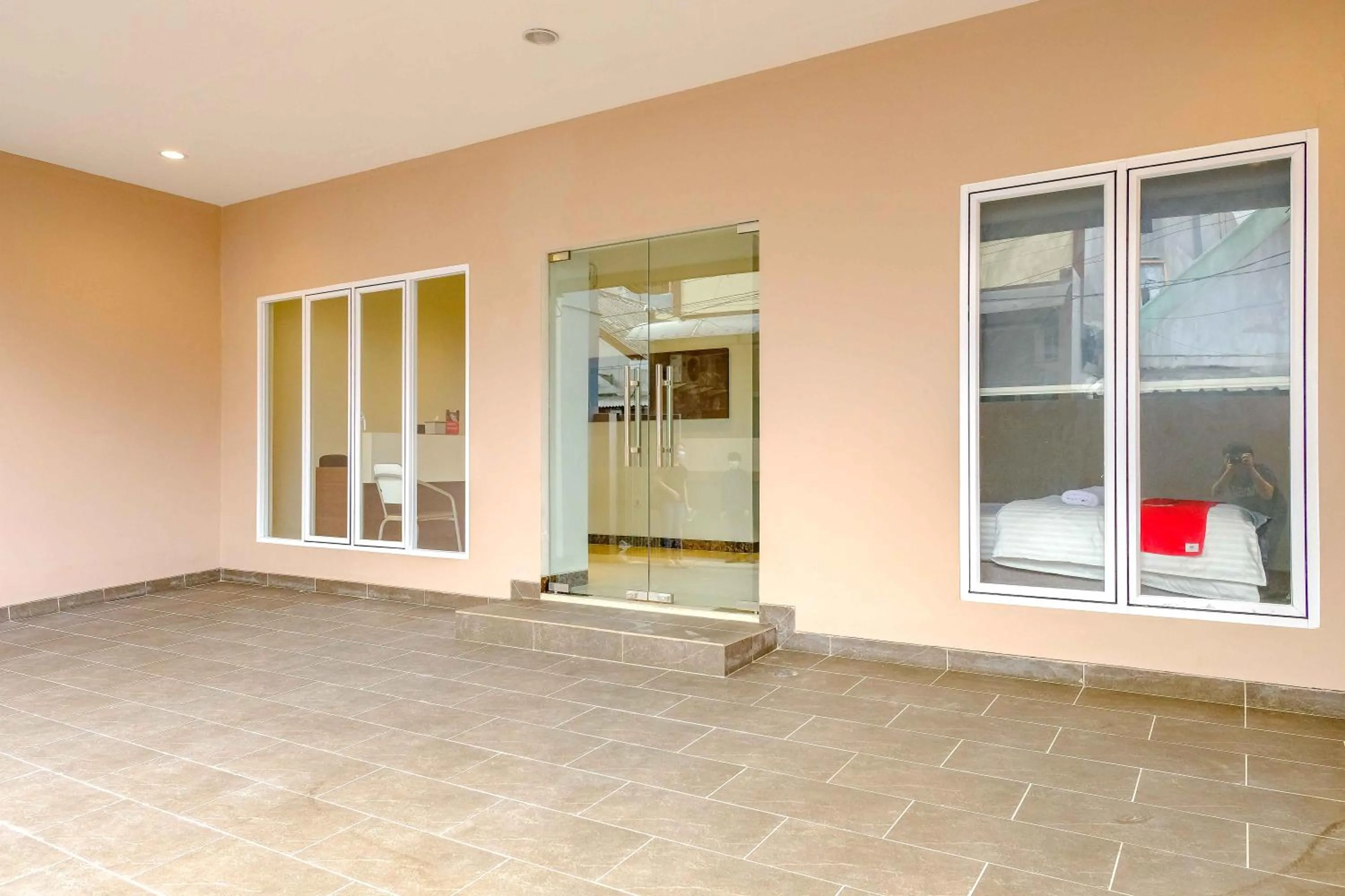 RedDoorz near Pasar Baru 3